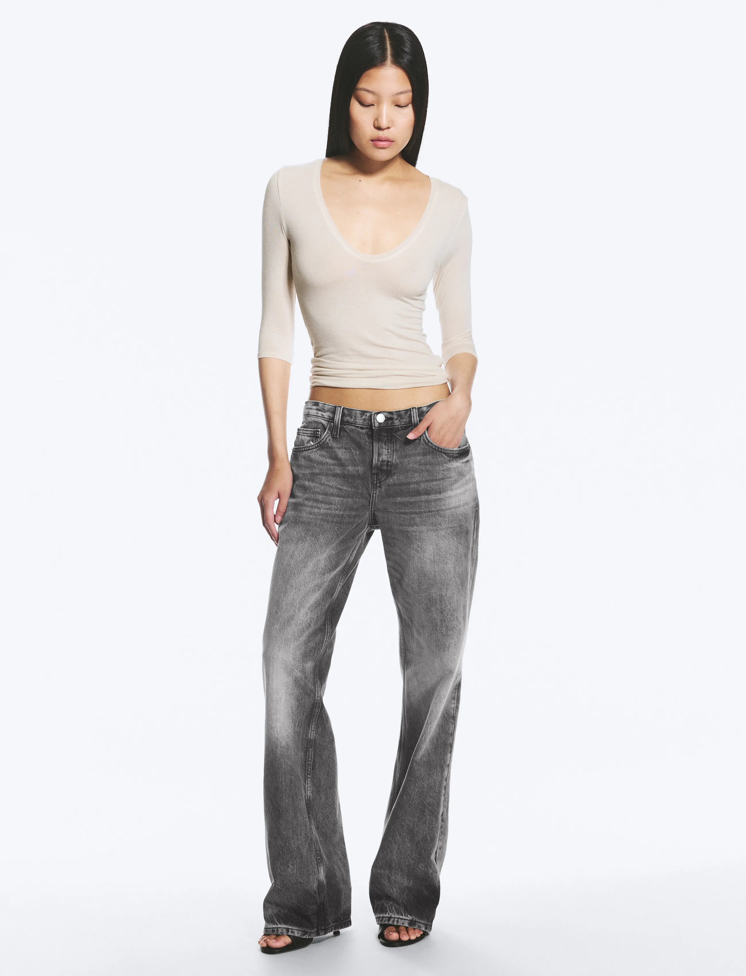 Weekday Aura Low Rise Relaxed Bootcut Jeans - Jeans - ALIEN BLACK / black