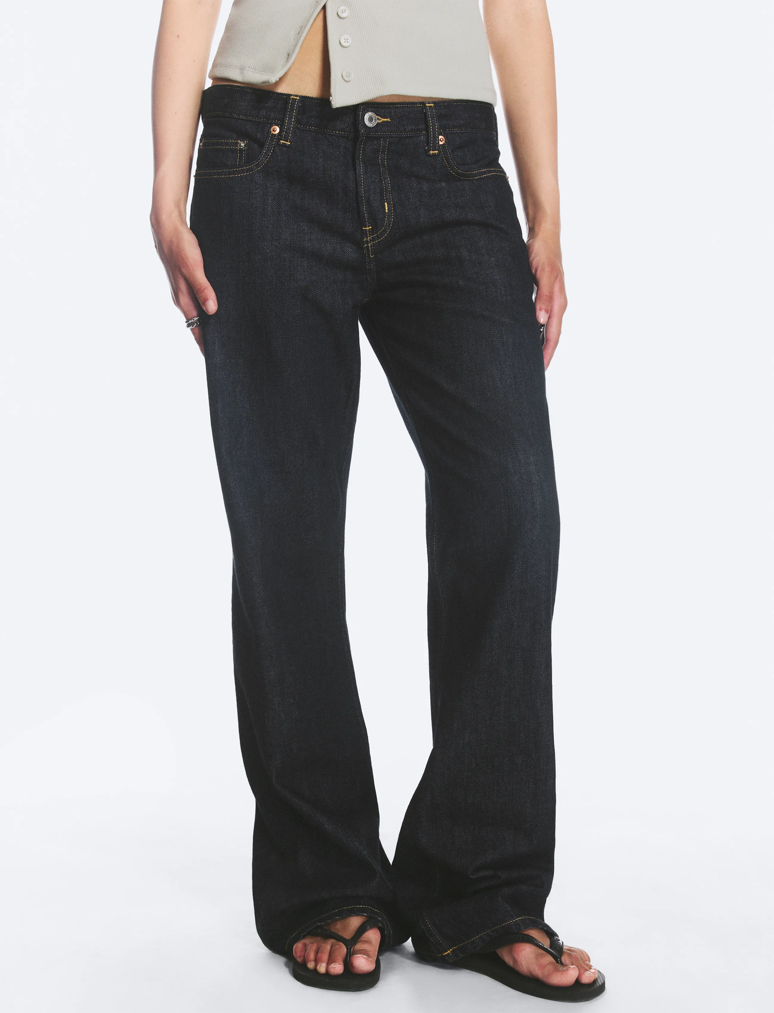 Weekday - Aura Low Rise Relaxed Bootcut Jeans - alt laienevad teksad - blue rinse - 3
