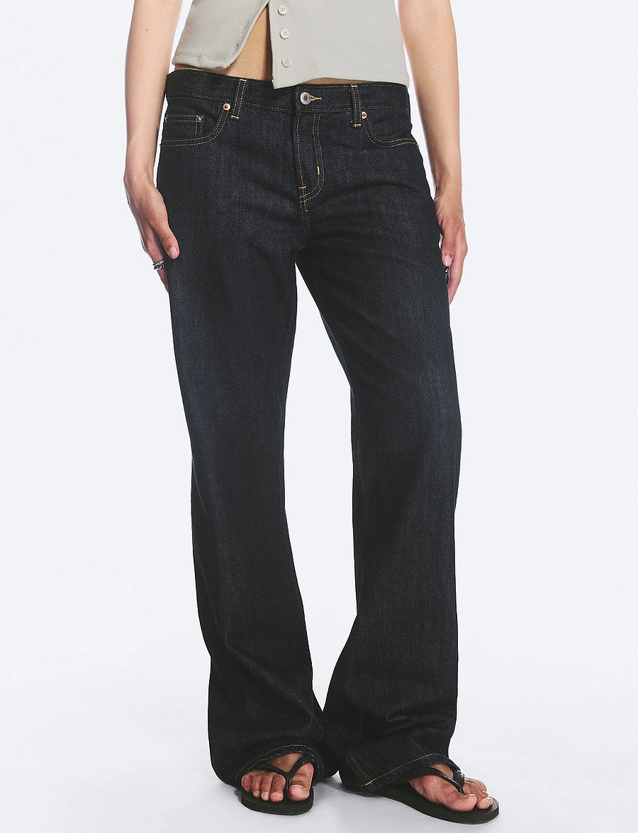 Weekday - Aura Low Rise Relaxed Bootcut Jeans - alt laienevad teksad - blue rinse - 3
