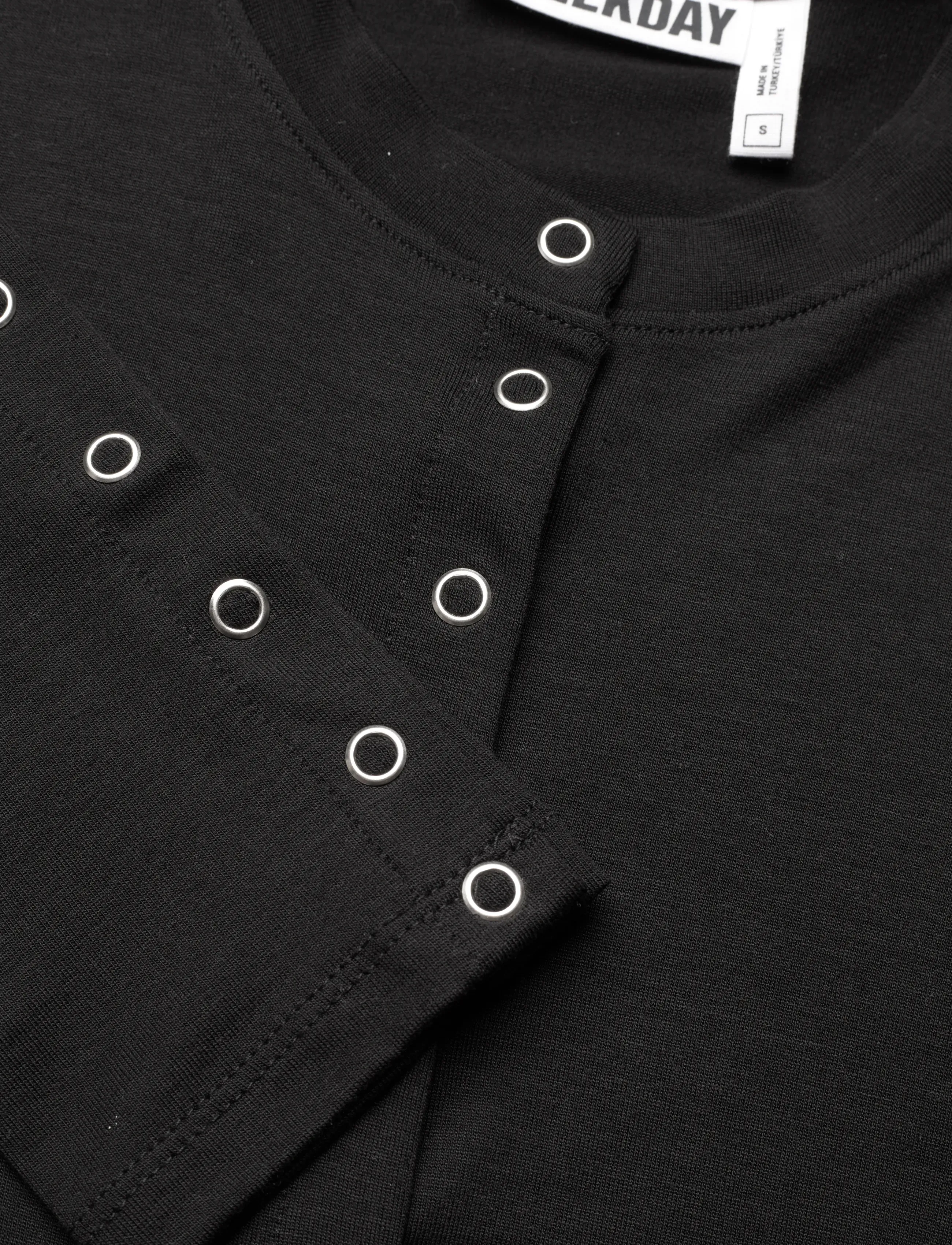 Weekday - Long-Sleeved Popper Mini Dress - stramme kjoler - black - 2