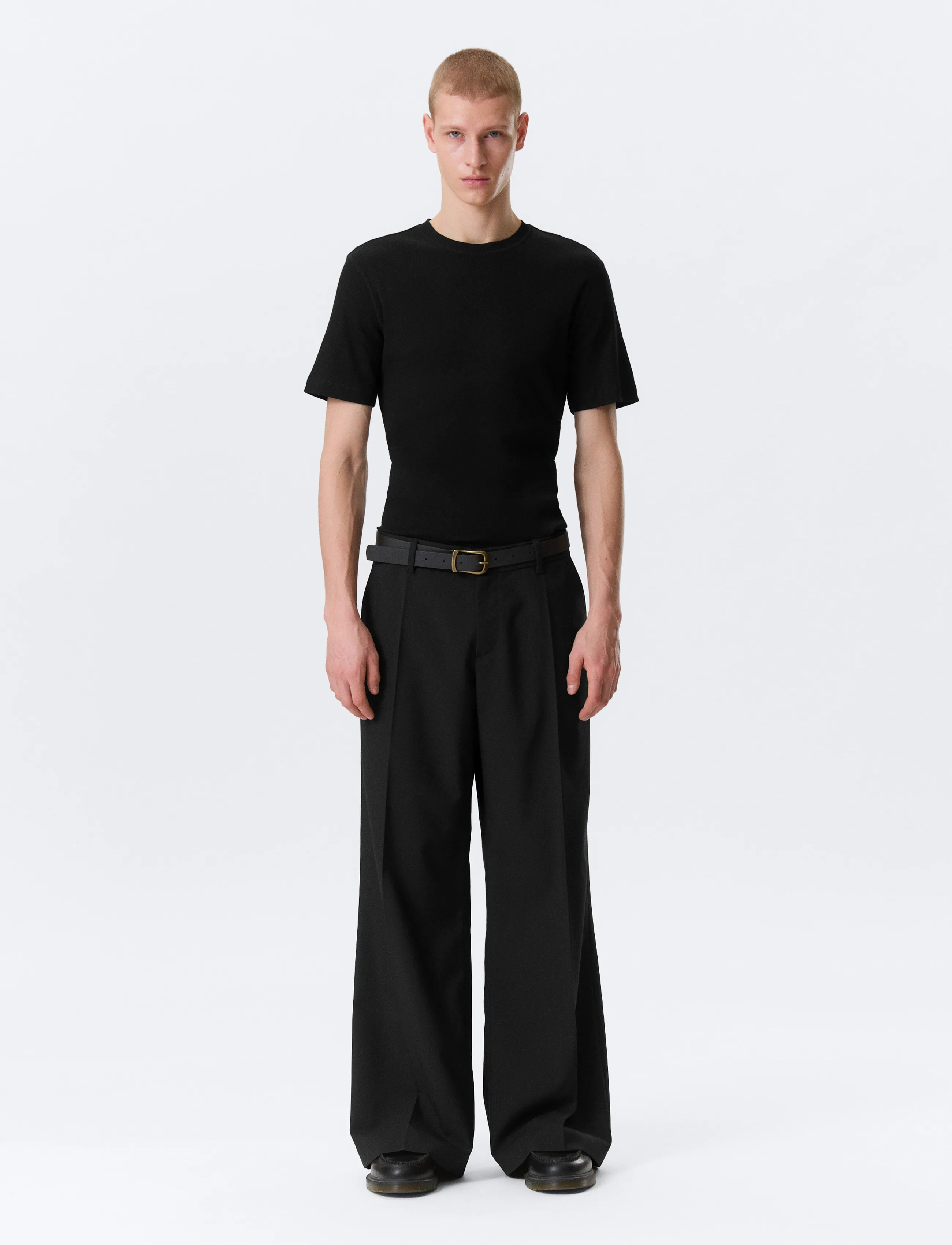 Weekday Moe Relaxed Low Rise Bootcut Leg Suiting Trousers - Business Trousers - BLACK DARK / black