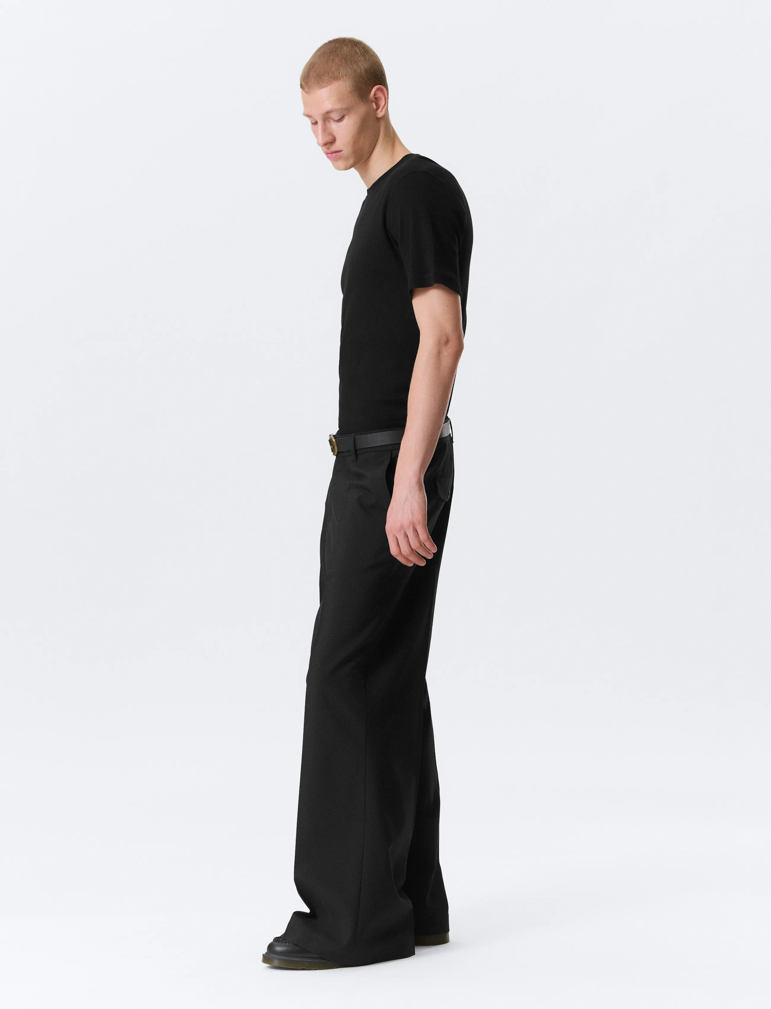 Weekday - Moe Relaxed Low Rise Bootcut Leg Suiting Trousers - Ülikonnapüksid - black dark - 3