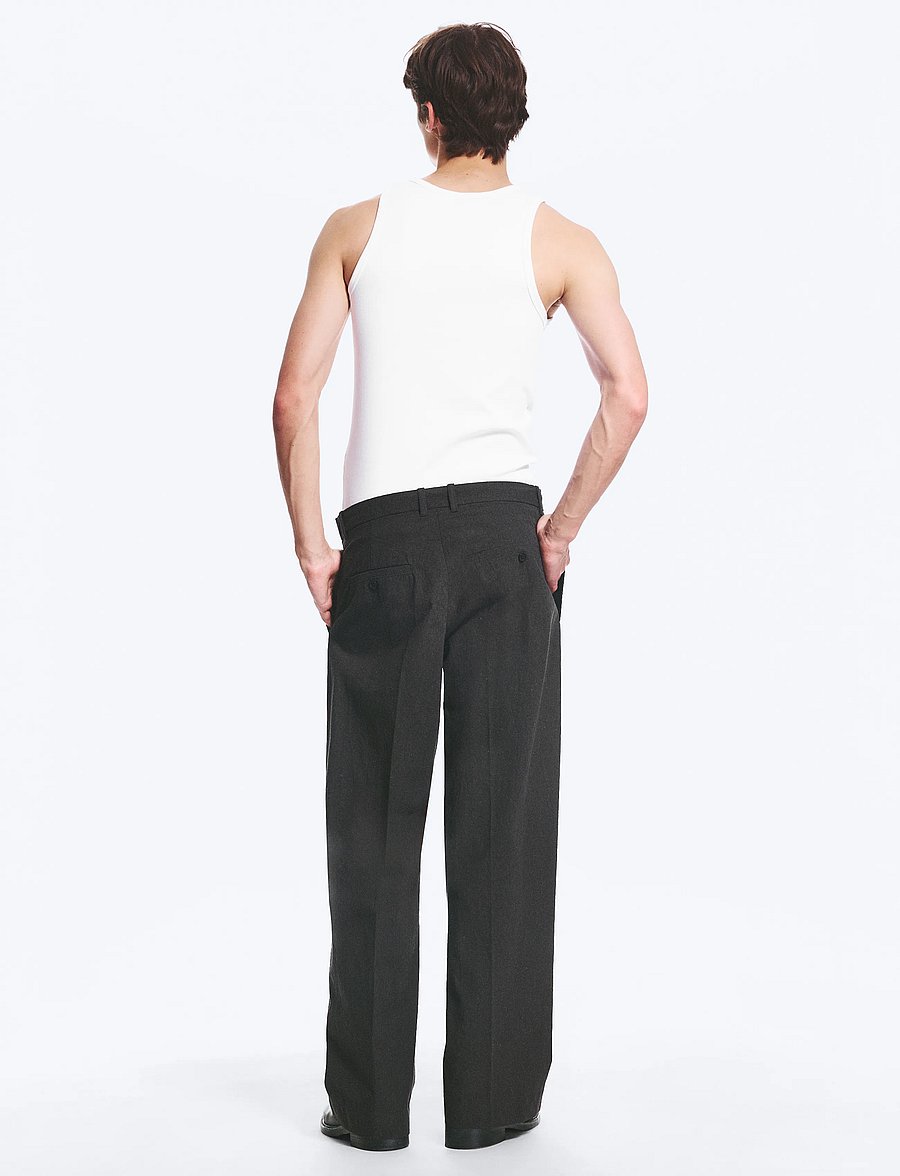 Weekday - Florian Pleated Relaxed Suiting Trousers - suit trousers - black - 4