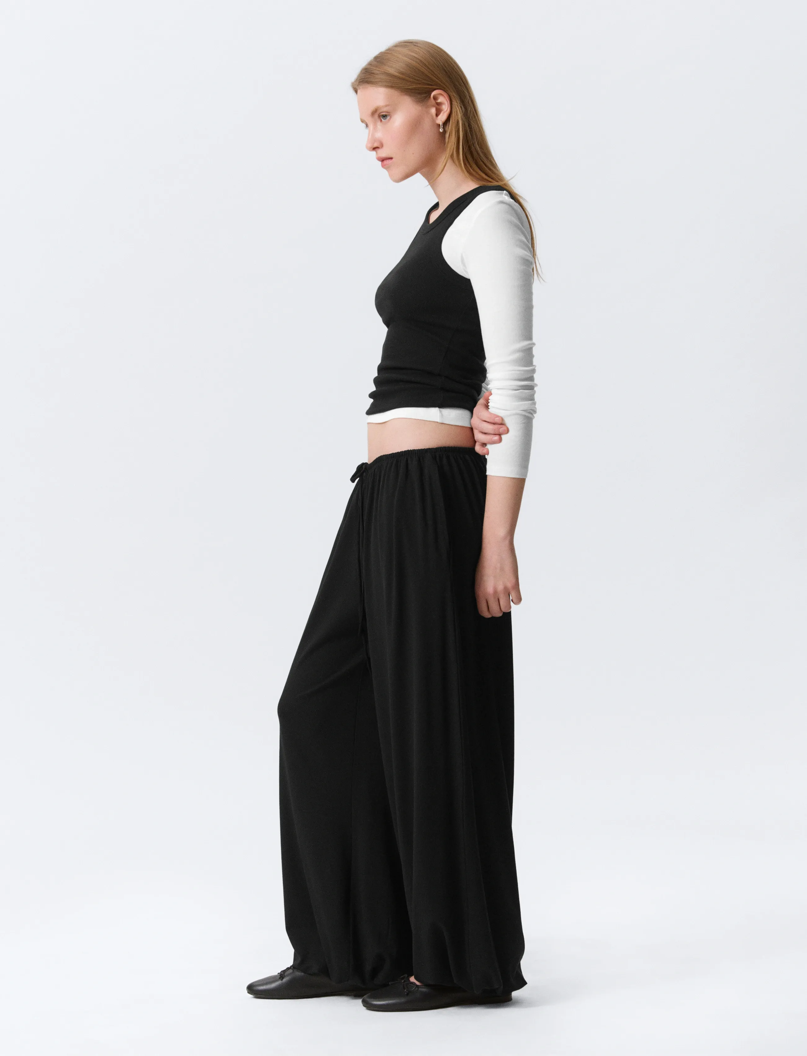 Weekday - Soft Mid-Rise Balloon Trousers - barrel trousers - black - 4