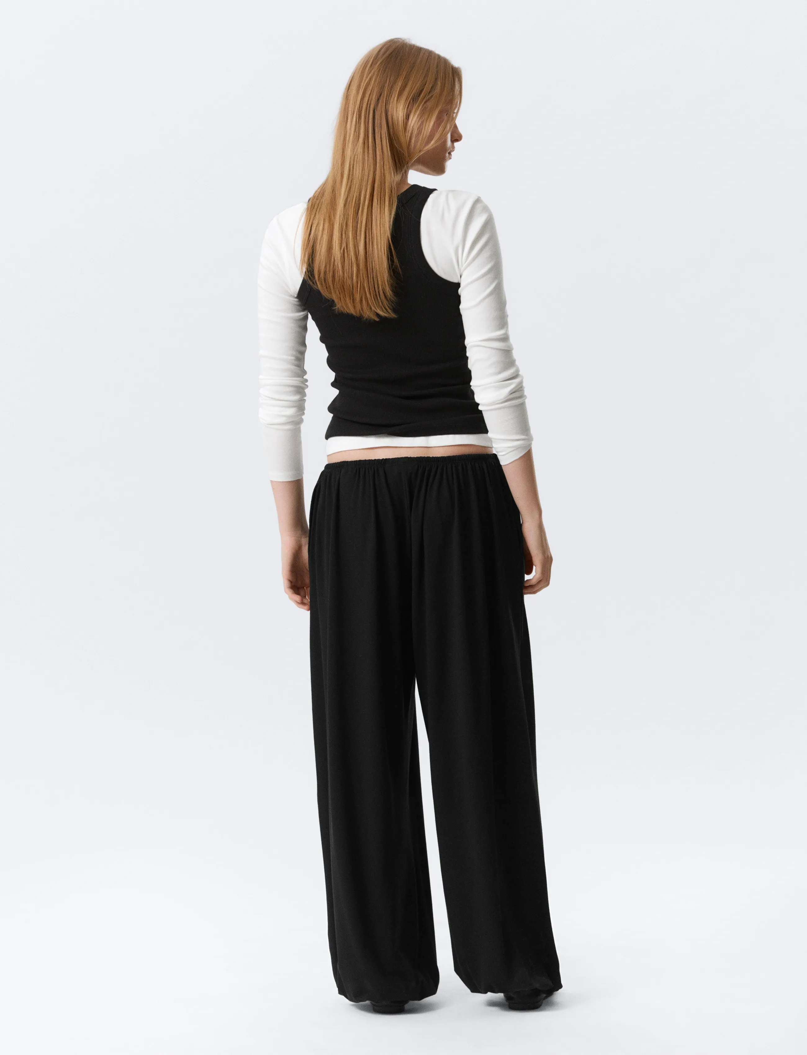 Weekday - Soft Mid-Rise Balloon Trousers - barrel trousers - black - 5