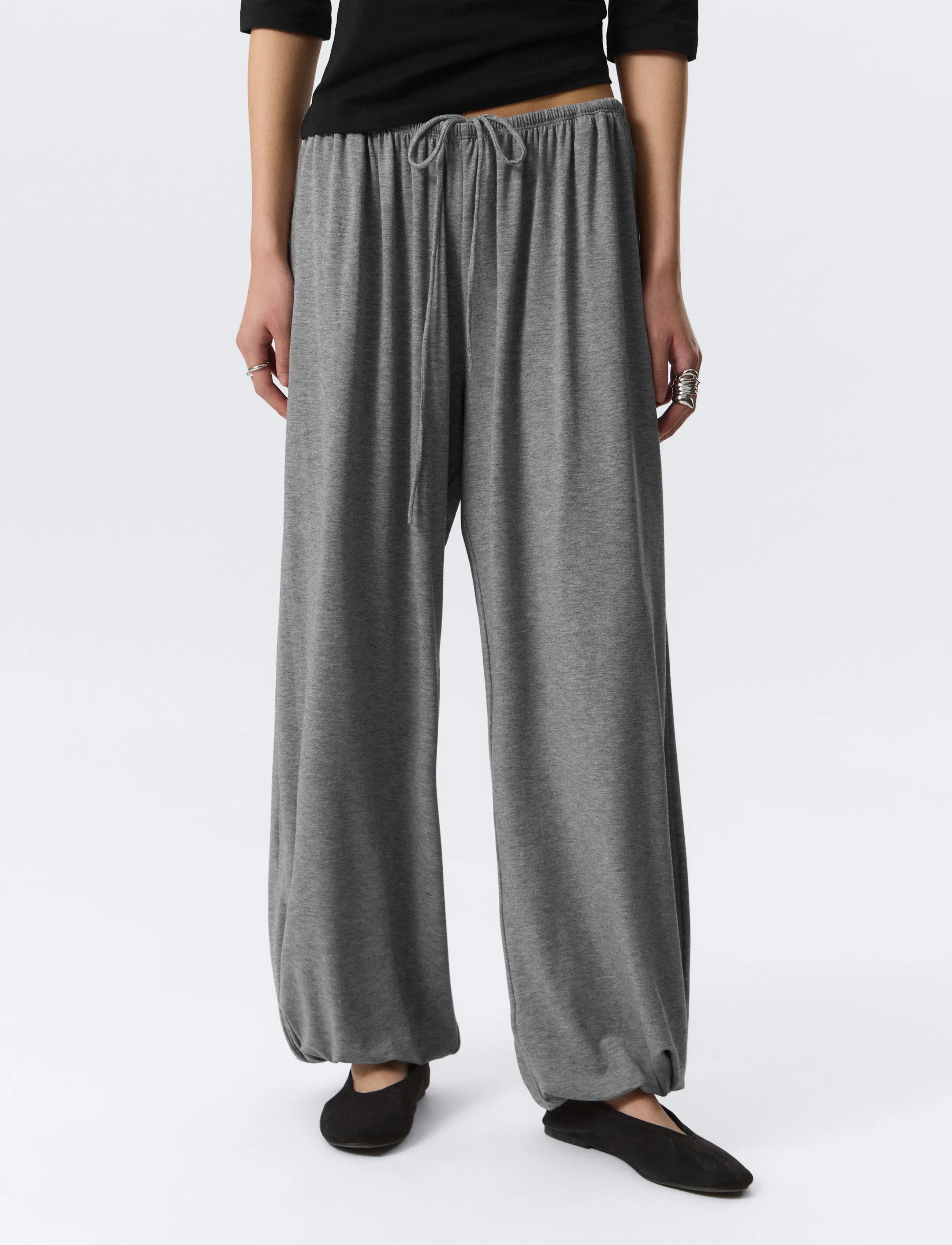 Weekday - Soft Mid-Rise Balloon Trousers - barrel trousers - grey melange - 4
