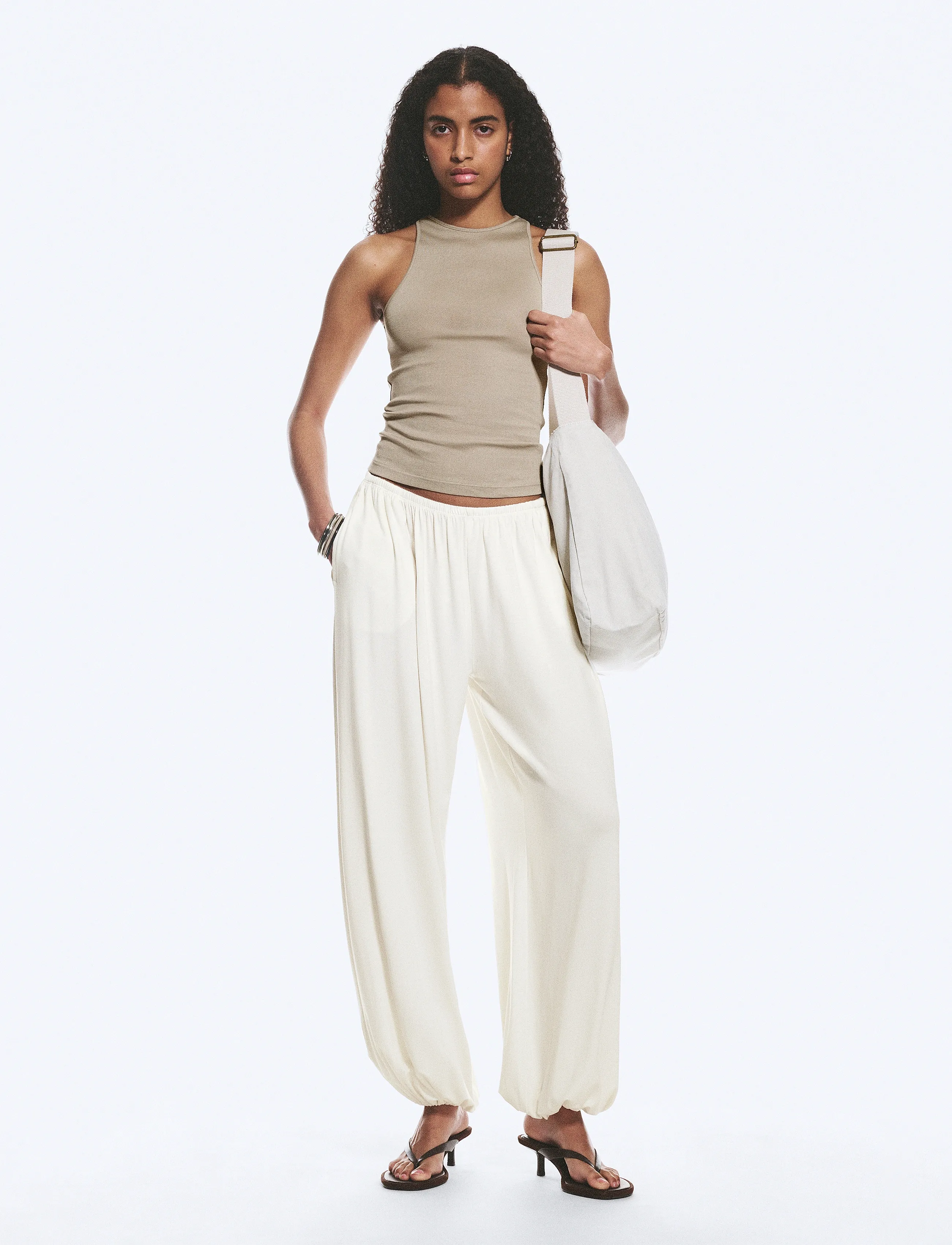 Weekday Soft Mid-Rise Balloon Trousers - Kläder - WHITE / white