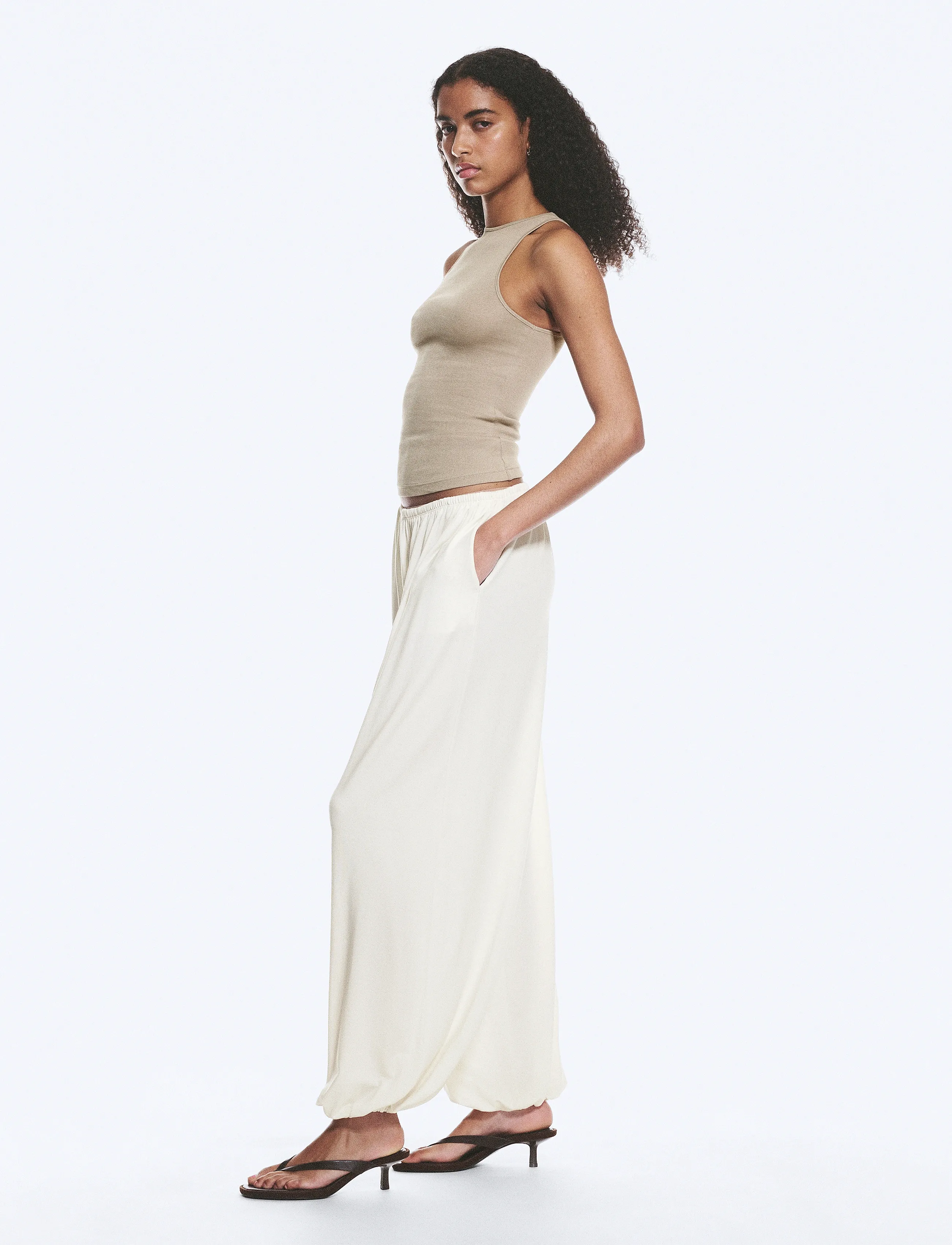 Weekday - Soft Mid-Rise Balloon Trousers - barrel trousers - white - 4