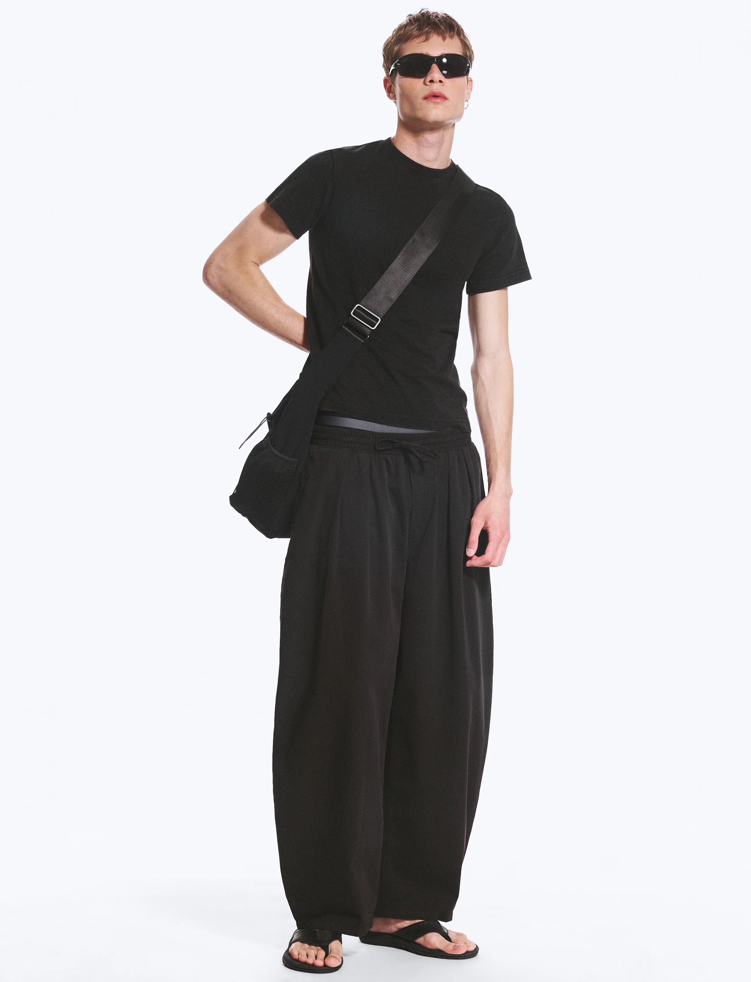 Weekday Barrel Pull-On Trousers, S, Schwarz - Casual, Männerswear