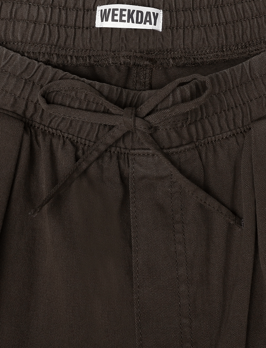 Weekday - Barrel Pull-on Trousers - casual byxor - dark brown - 2