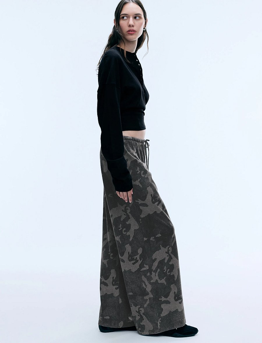 Weekday - Turner Drapey Trousers - hosen mit weitem bein - camo - 2