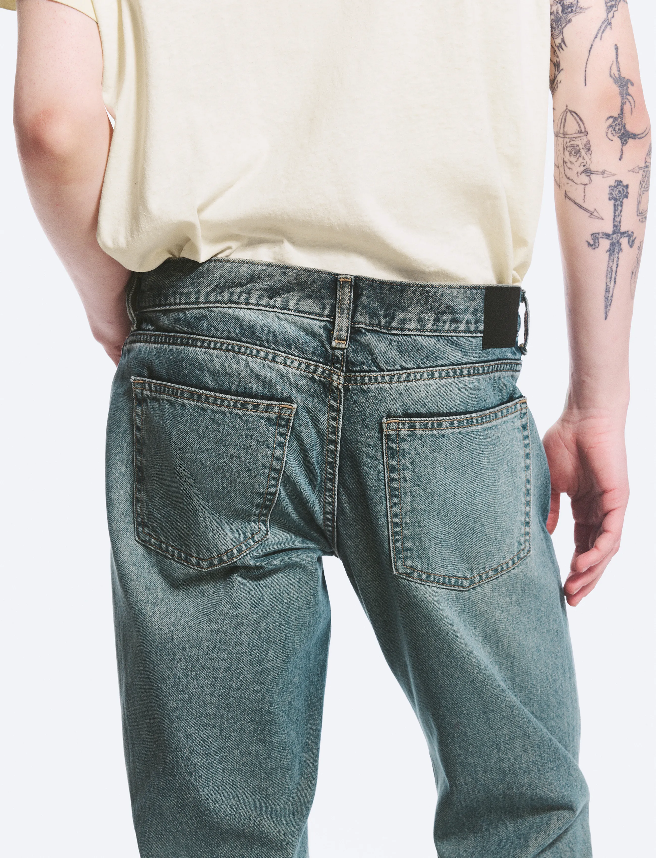 WEEKDAY Sky Low Rise Regular Bootcut Jeans herr – bild 6