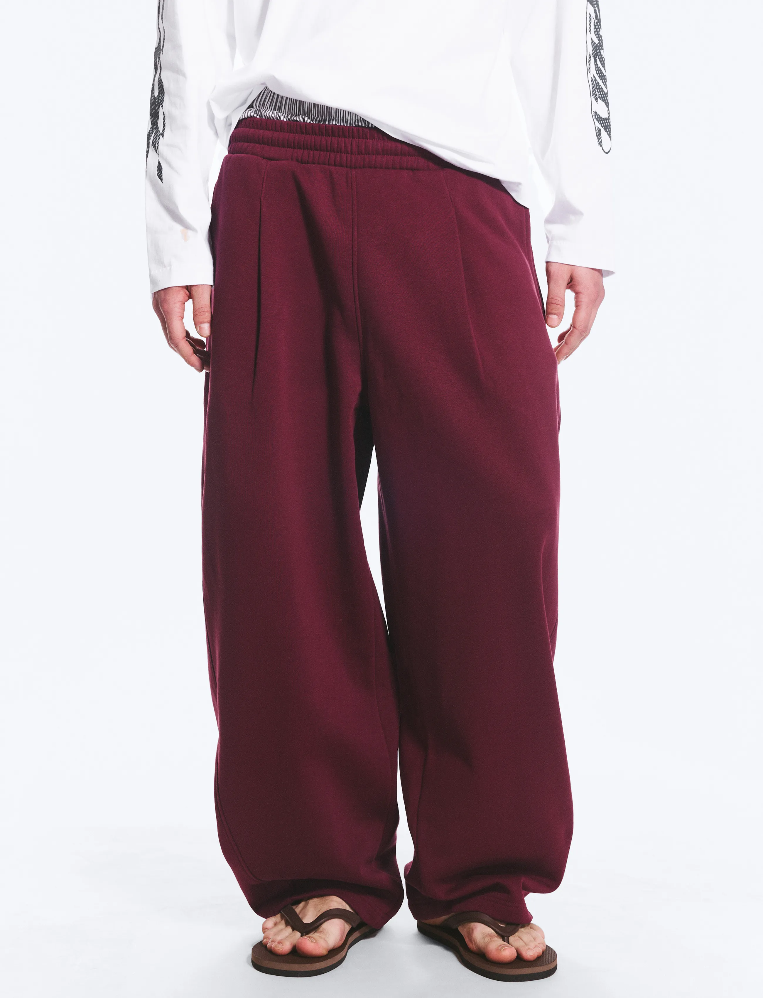 Weekday - Loose Pleated Sweatpants - osta olukorra järgi - burgundy - 5
