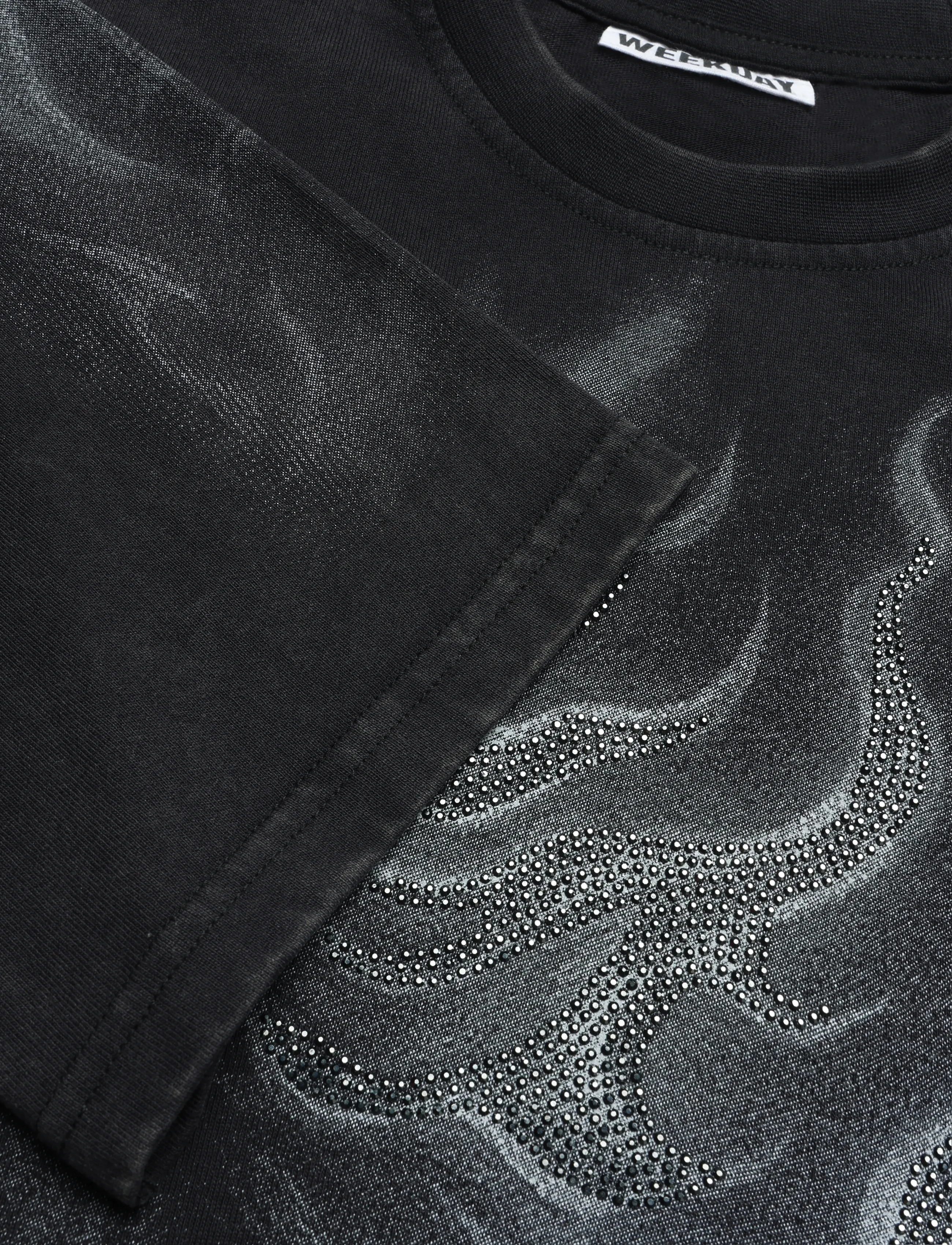 Weekday - Oversized Graphic Long-Sleeved T-shirt - langærmede toppe - black - 2
