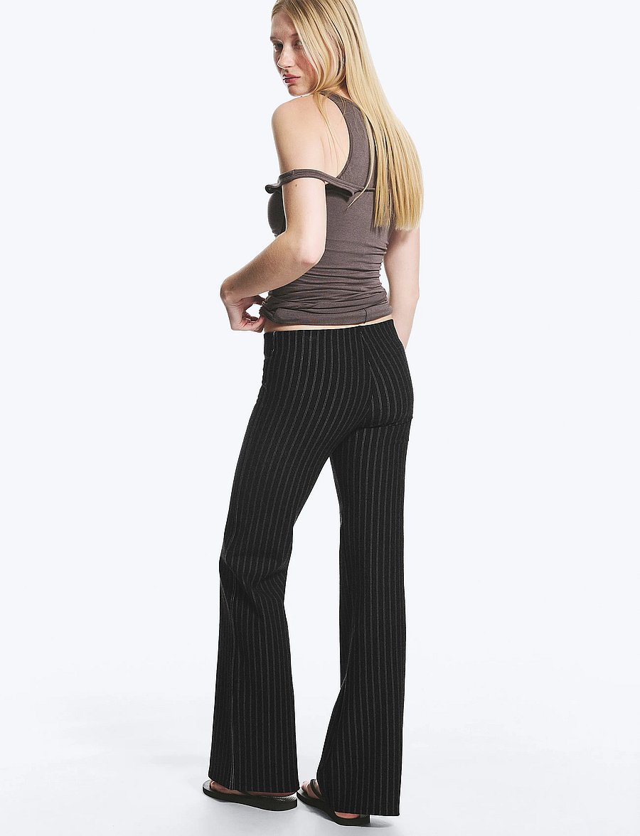 Weekday - Suiting Trousers - utsvängda byxor - dark grey pinstripe - 4