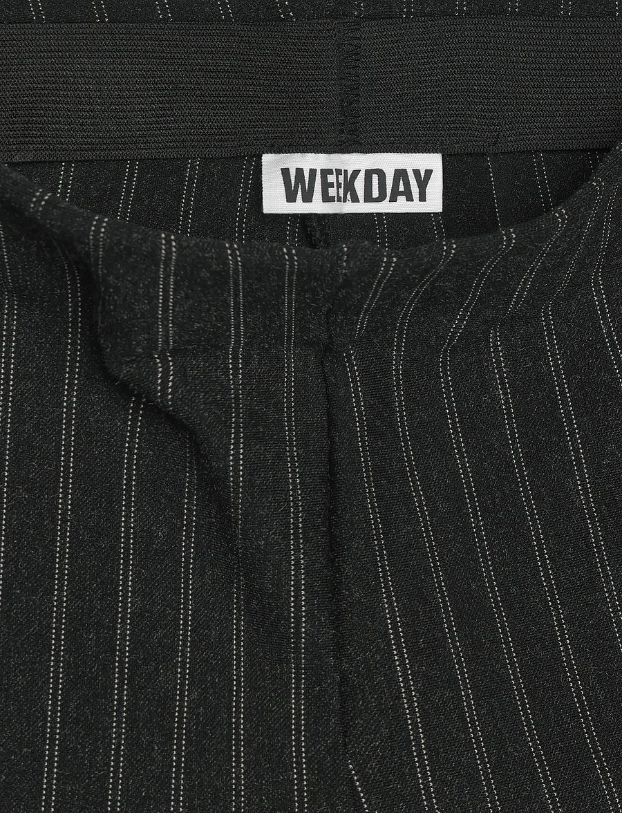 Weekday - Suiting Trousers - utsvängda byxor - dark grey pinstripe - 5