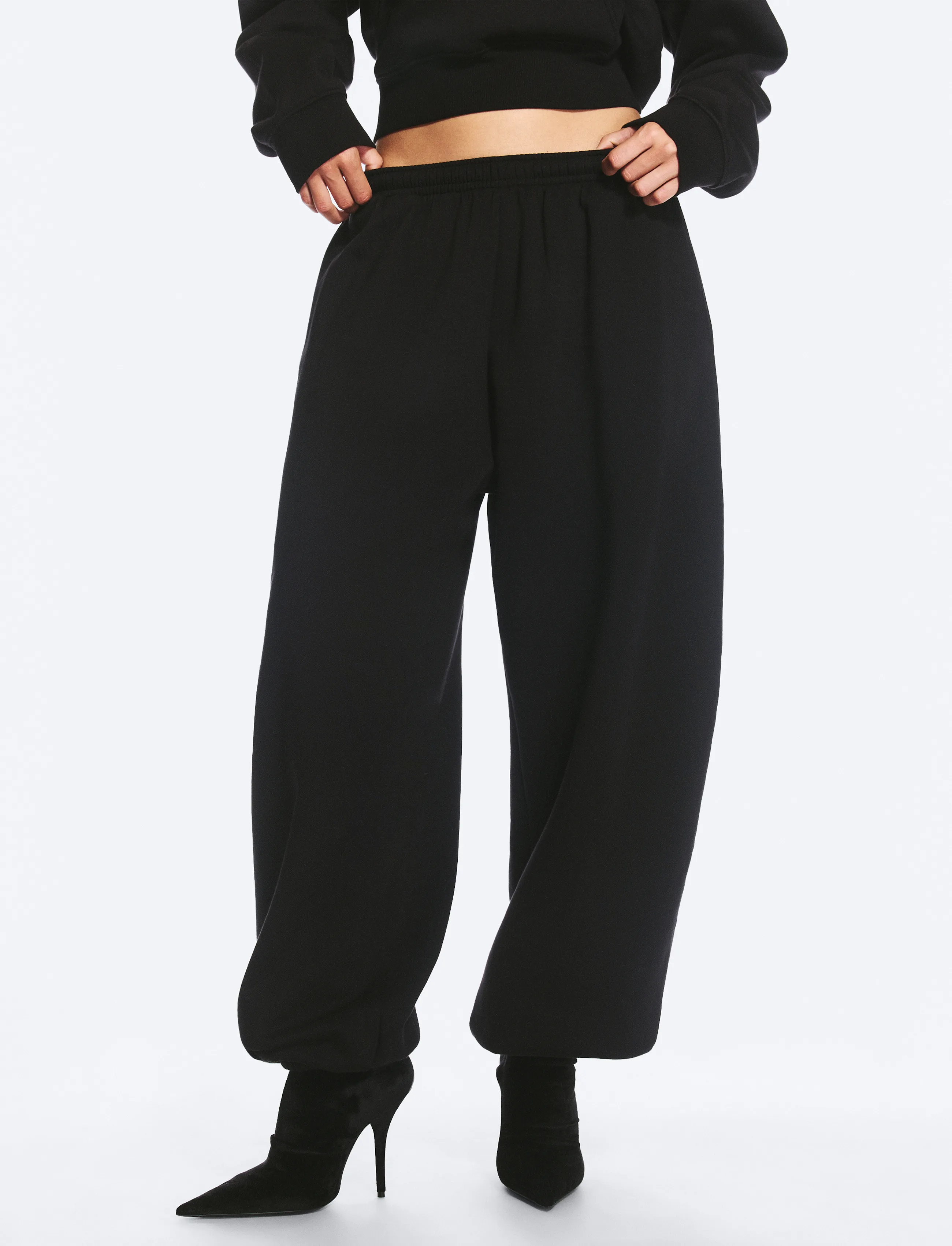 Weekday - Lotte Standard Sweatpants - mode trends - black - 3