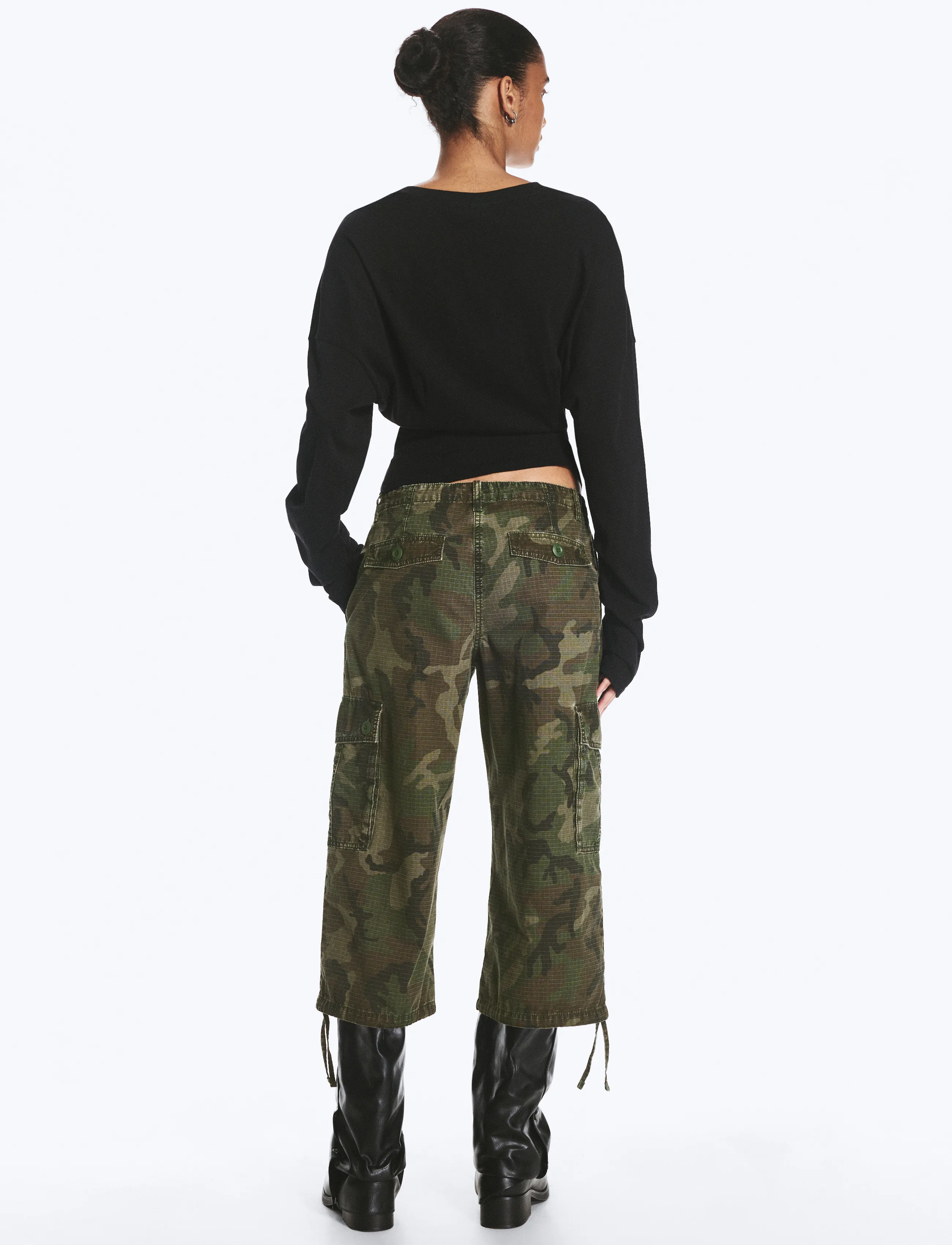 Weekday - Low-Rise Cropped Cargo Trousers - cargobukser - camo print - 5