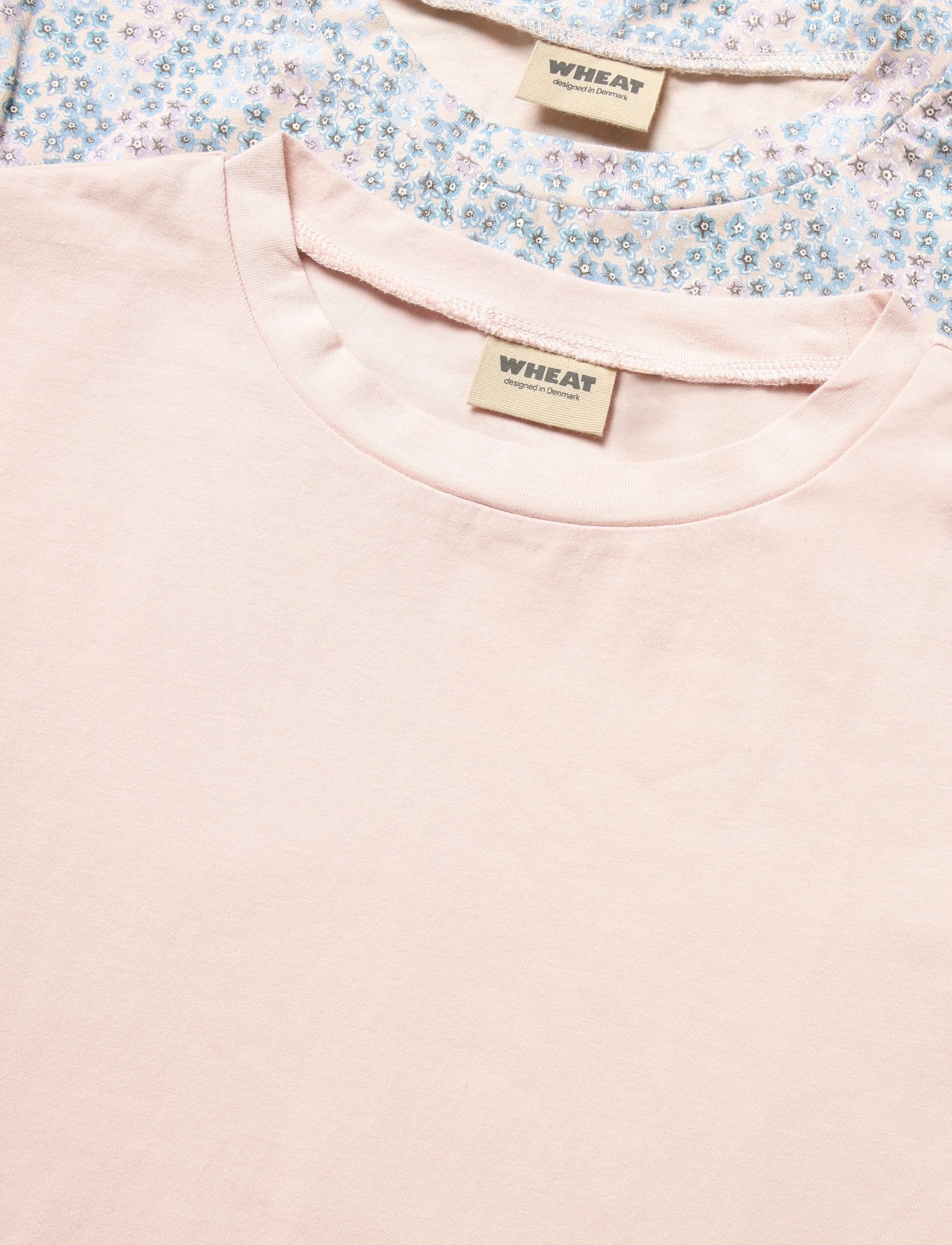 Wheat - 2 T-shirt S/S Ella - kortærmede t-shirts - powder blue flowers - 2