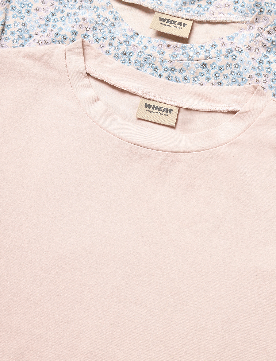 Wheat - 2 T-shirt S/S Ella - kortærmede t-shirts - powder blue flowers - 2