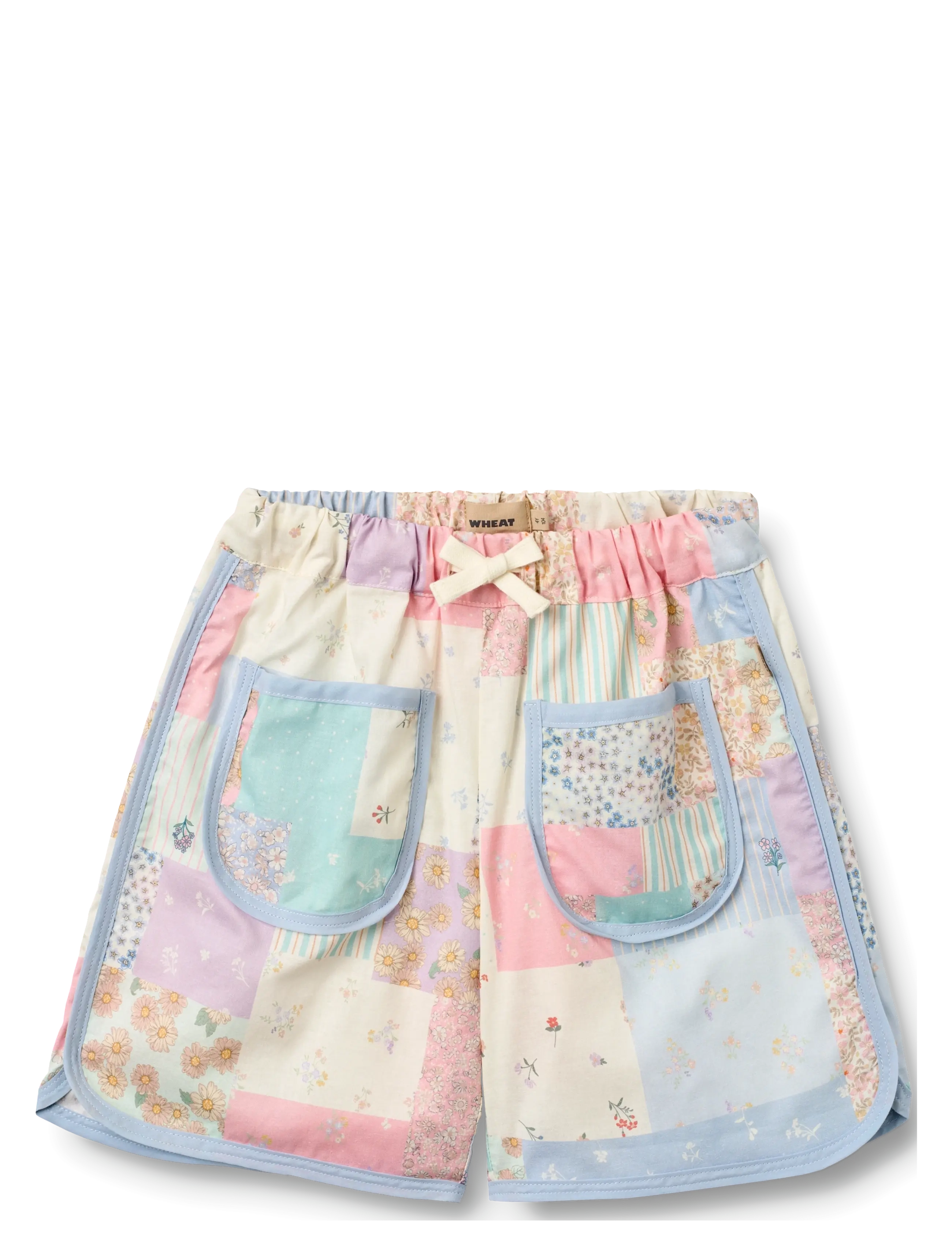 Wheat Shorts Carrie - Casual shorts - PATCHWORK FLOWERS / multi