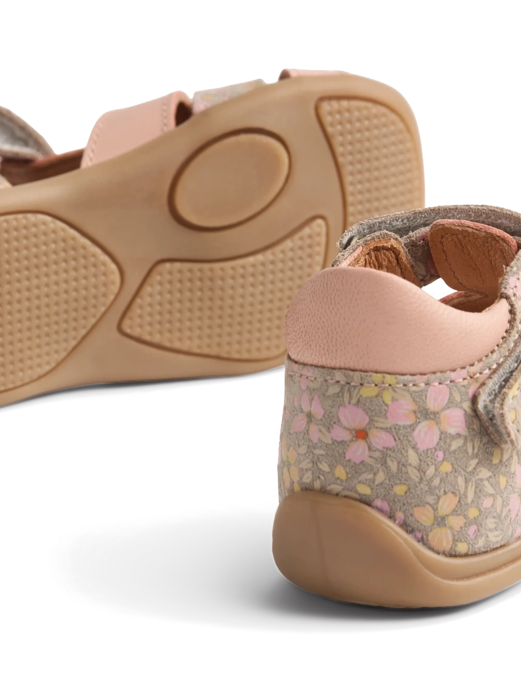 Wheat - Sandal Robbie - lastele, kes veel ei käi - coral flowers - 2