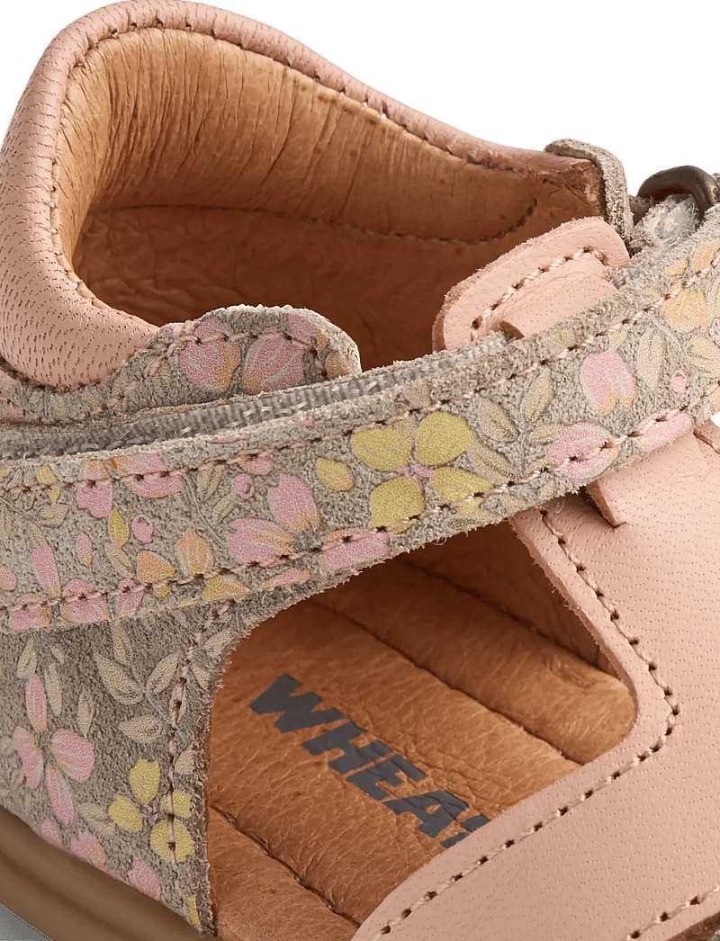 Wheat - Sandal Robbie - begyndersko - coral flowers - 3