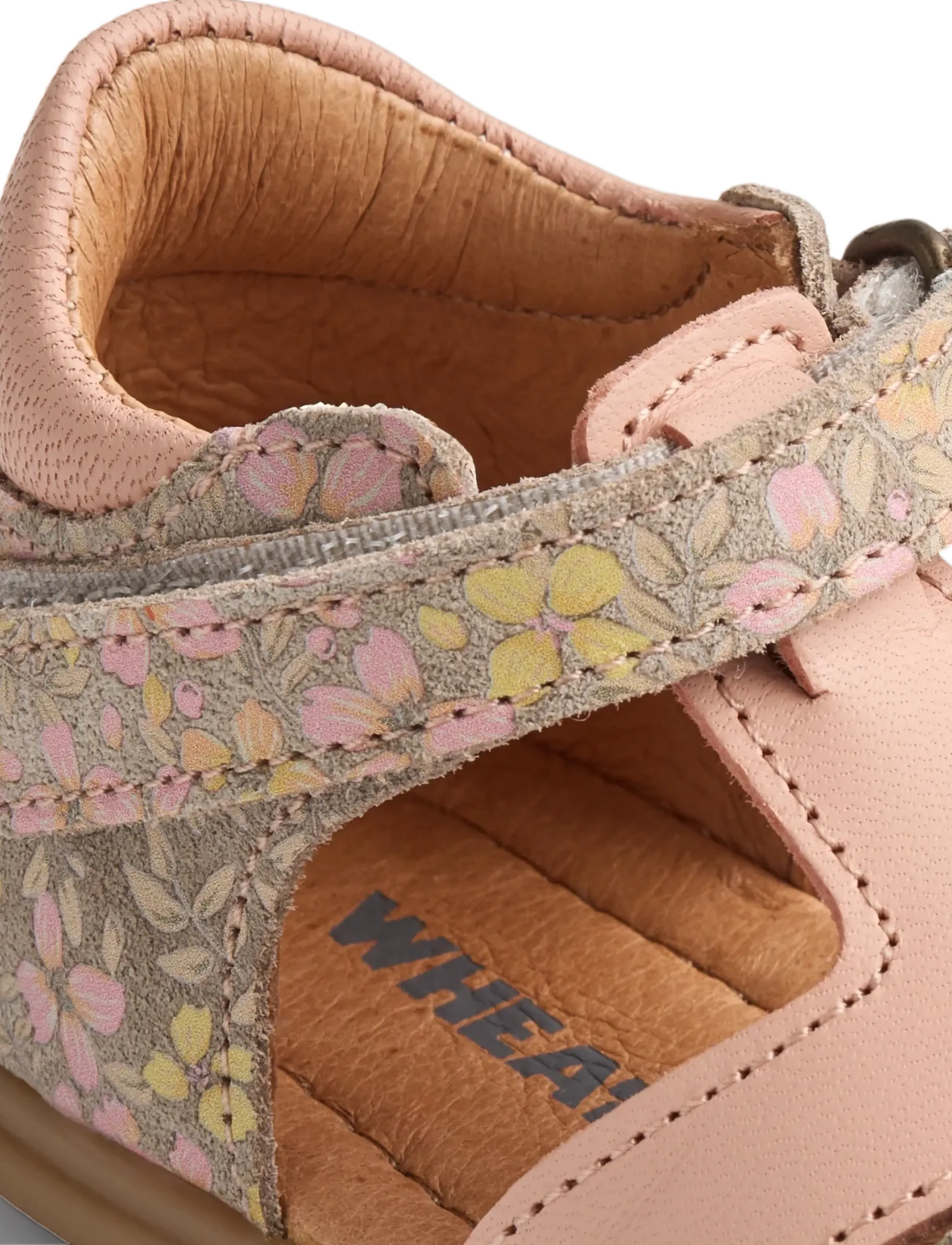 Wheat - Sandal Robbie - lastele, kes veel ei käi - coral flowers - 3