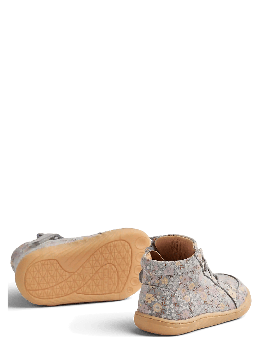 Wheat - Prewalker Malia - slightly blue flowers - 1