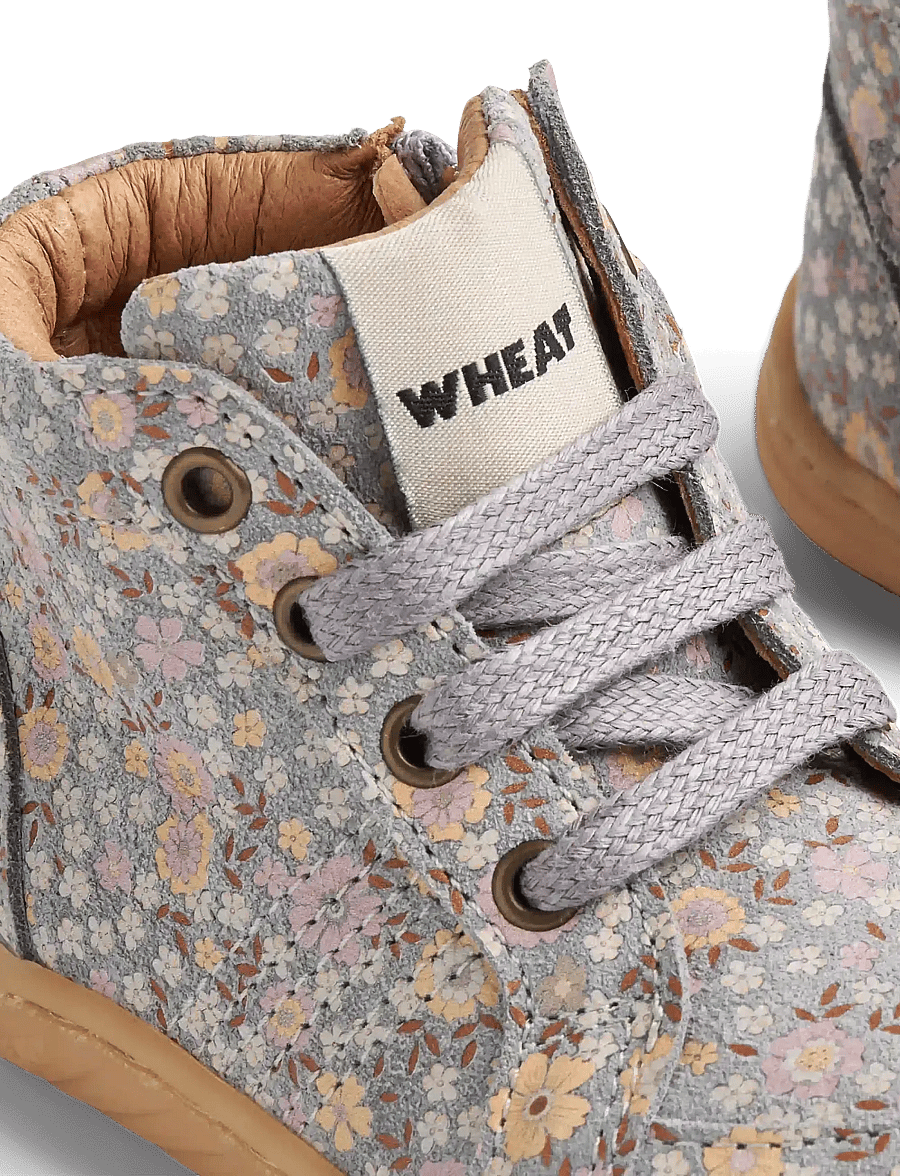 Wheat - Prewalker Malia - slightly blue flowers - 3