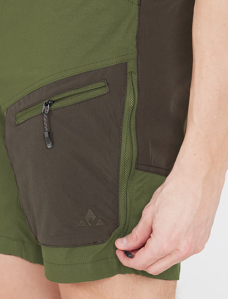 Whistler - Kodiak M Outdoor Shorts - lühikesed vabaõhupüksid - cypress - 5