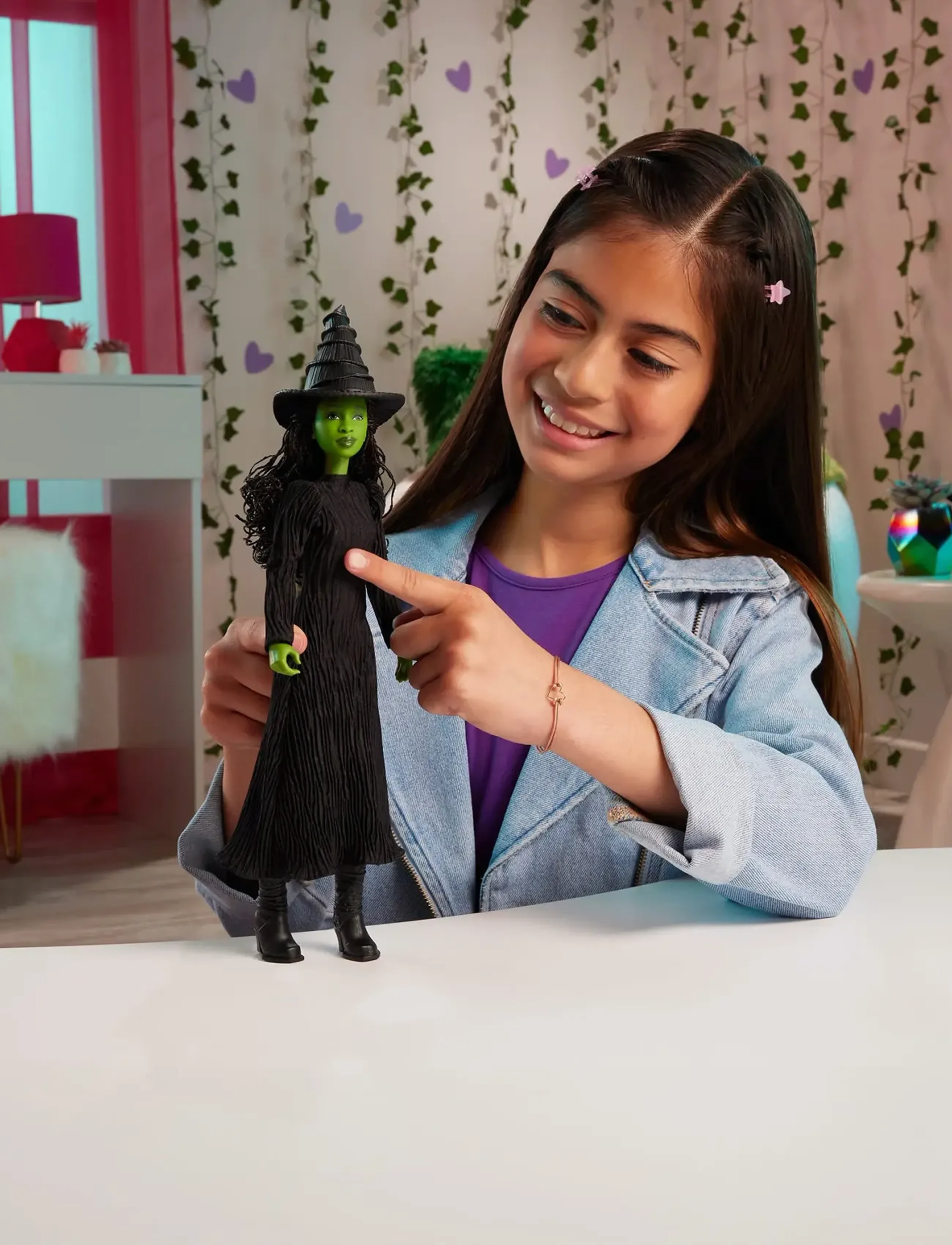 Wicked Wicked Singing Elphaba Fashion Doll, Posable With Removable Movie Fashions & Accessories, One Size, Multi/patterned, Legesæt Og Actionfigurer >