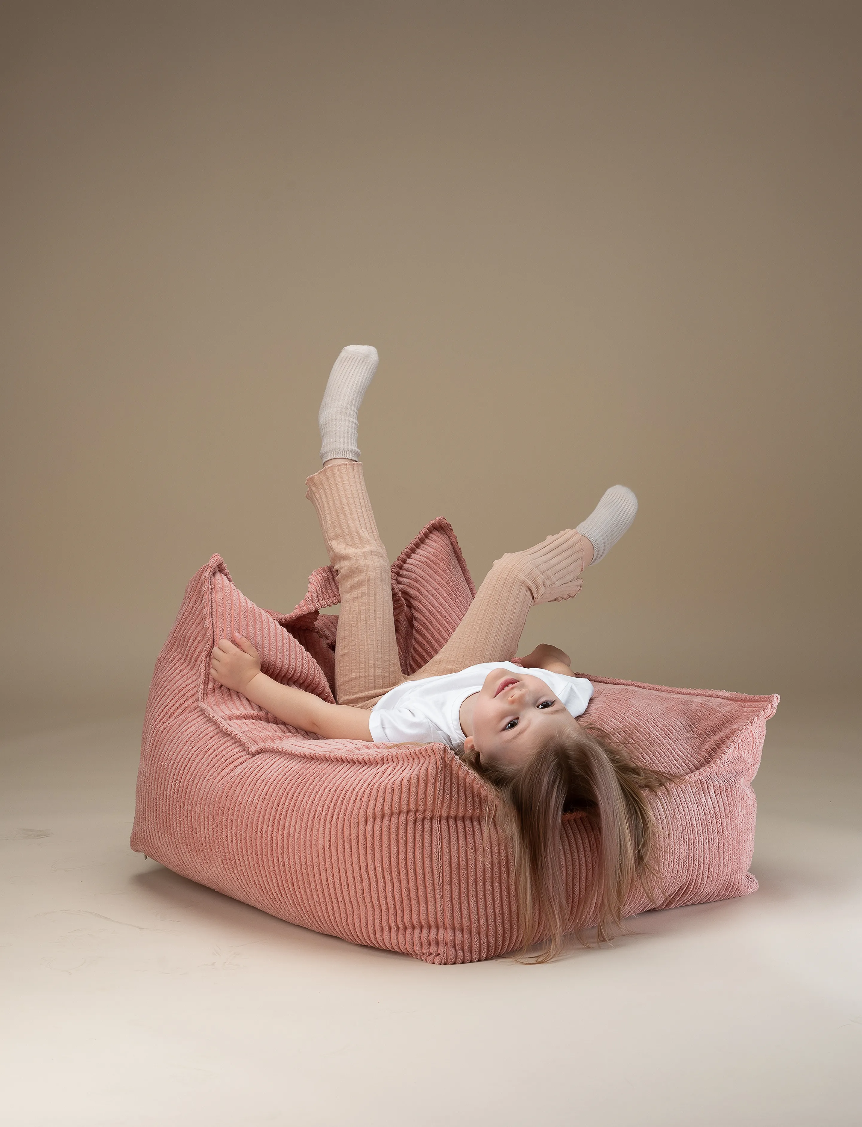 Wigiwama Beanbag Chair Corduroy, 80X 70X 50 cm, Furniture, Rosa - Pouffes, Kinder
