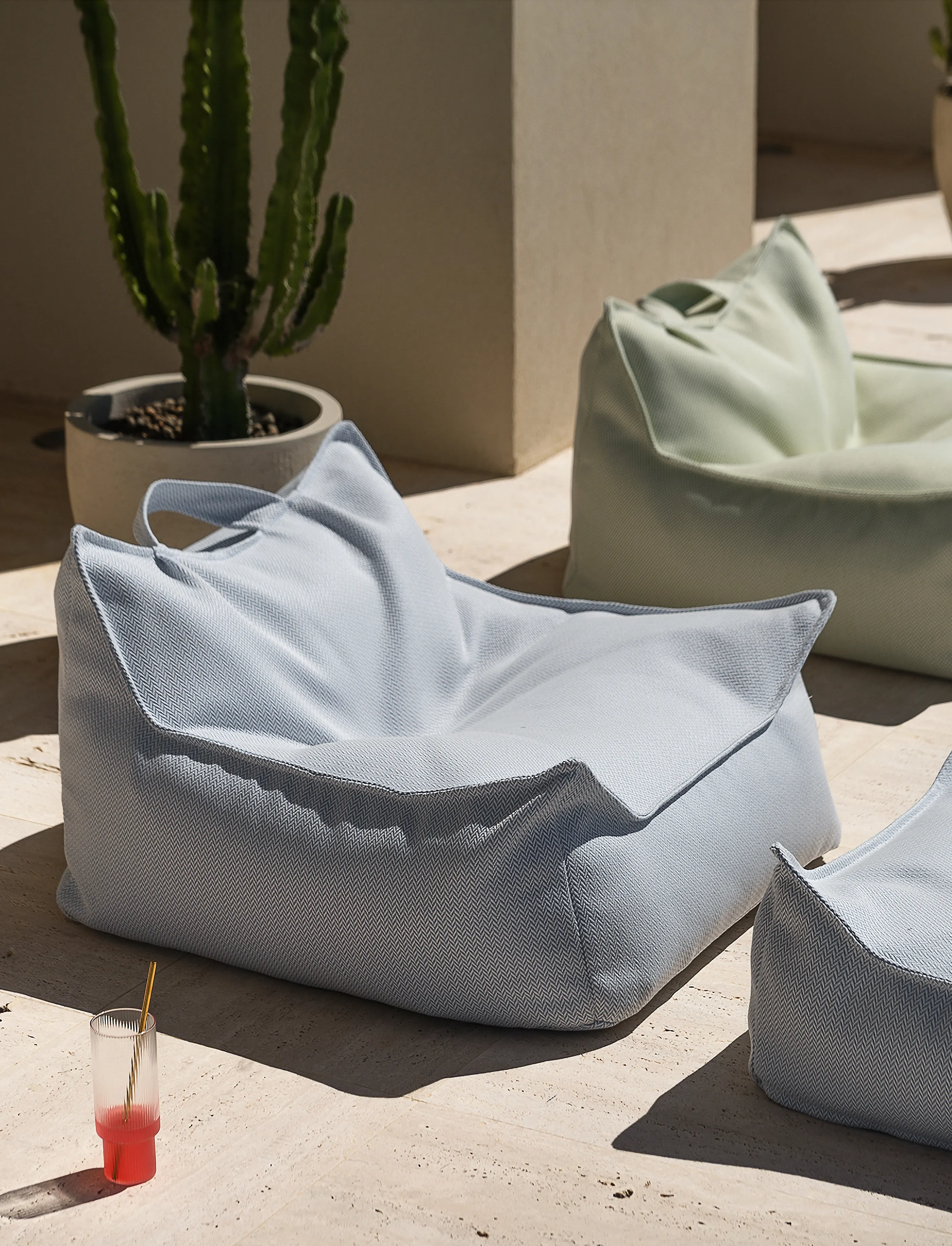 Wigiwama Terra Outdoor Beanbag Chair, 80X 70X 50 cm, Furniture, Blau - Chairs & Stools, Kinder