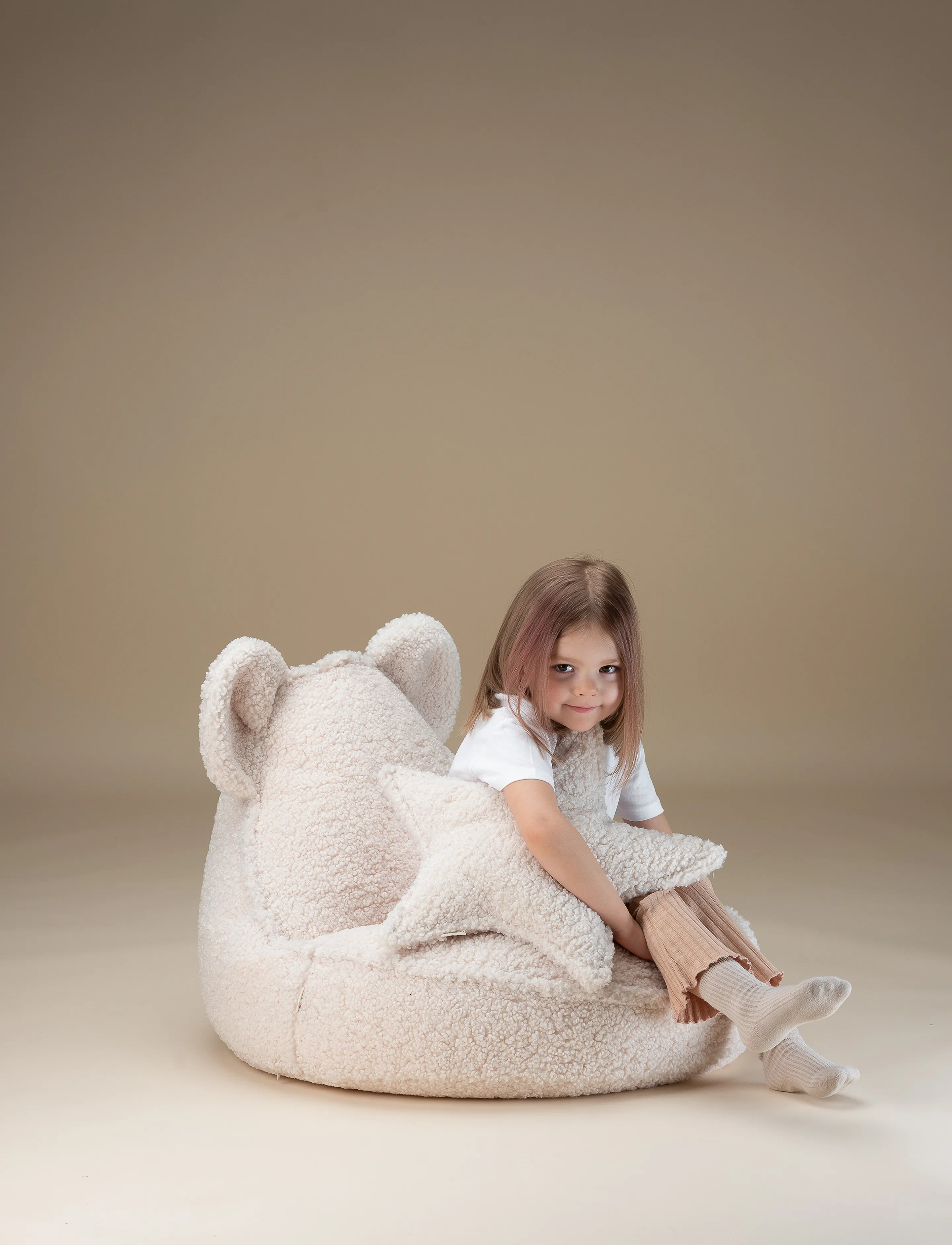 Wigiwama - Bear Beanbag teddy - poufs & lehnstühle - cream white - 3