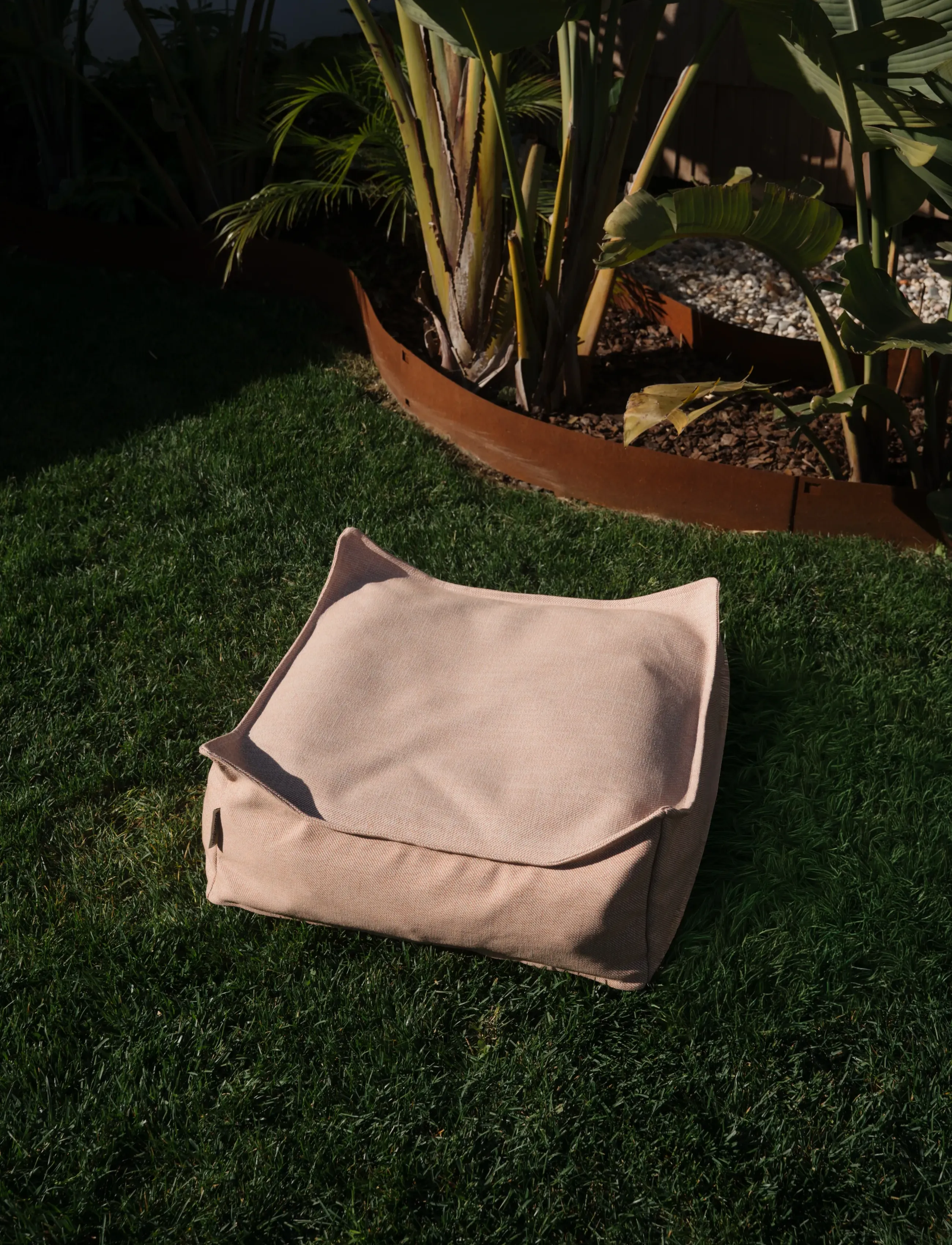 Wigiwama - Seashell Outdoor Square Ottoman - ulkokalusteet - seashell - 5