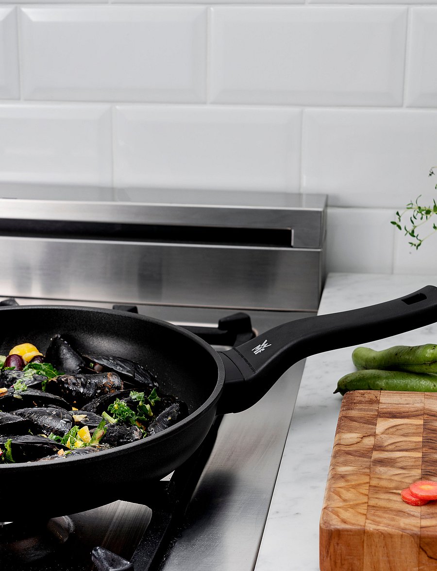 WMF - PermaDur Excellent fry pan - praepannid ja pannid - black - 3