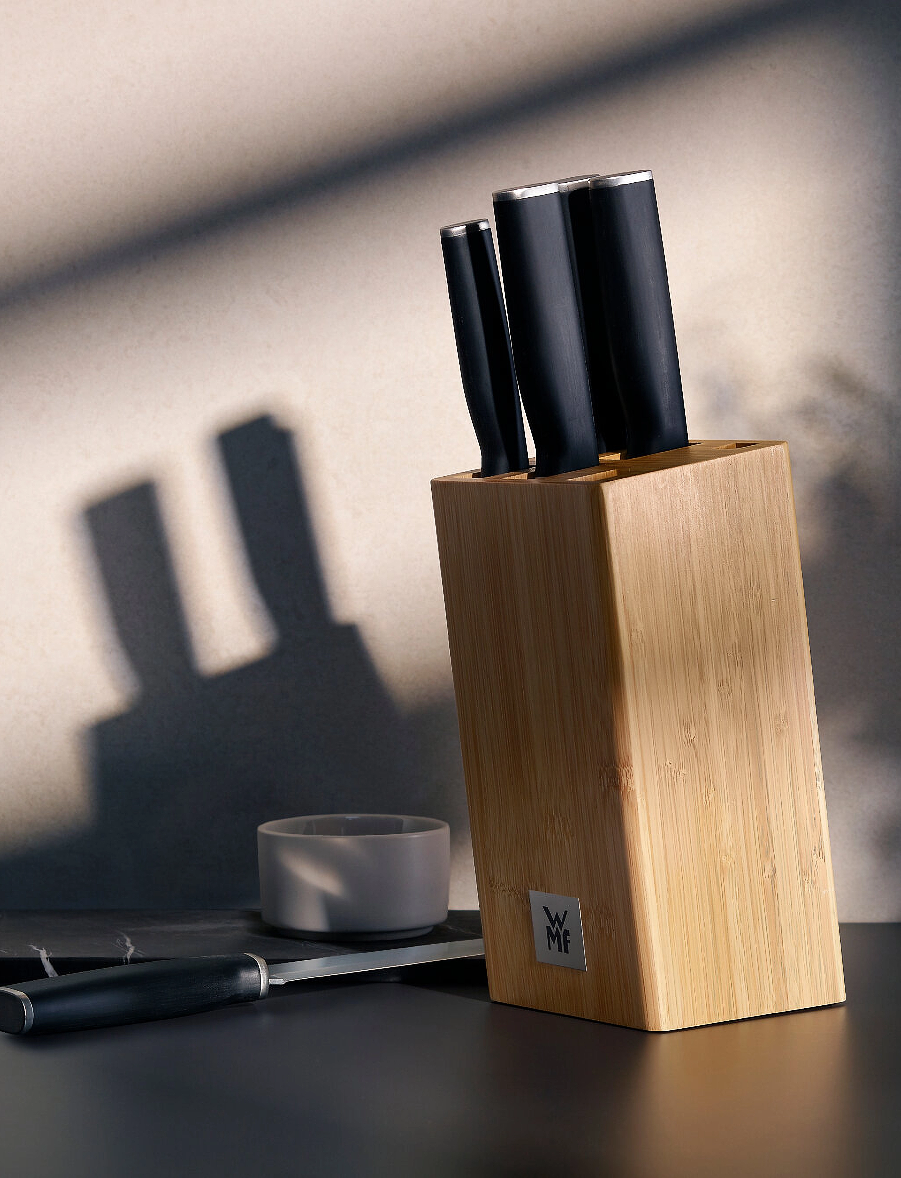 WMF - Kineo knife block w. 4 knives (bread/chef/carving/veg.) + scissors - cromargan - 5