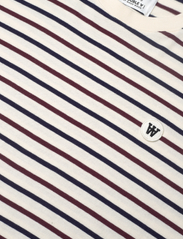 Double A by Wood Wood - Ulla stripe dress - t-shirtkjoler - off-white/burgundy stripes - 2