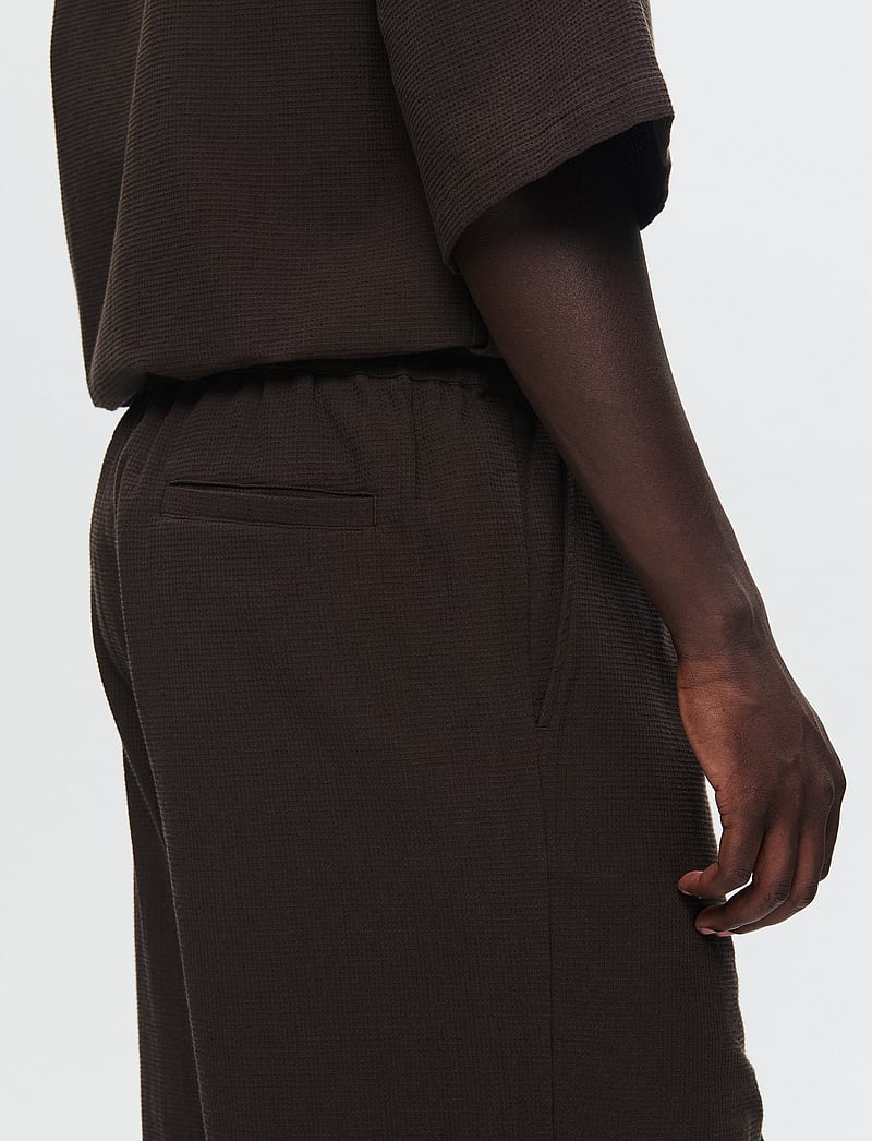 WOOD WOOD - WWRob waffle shorts - sweatshorts - licorice - 4