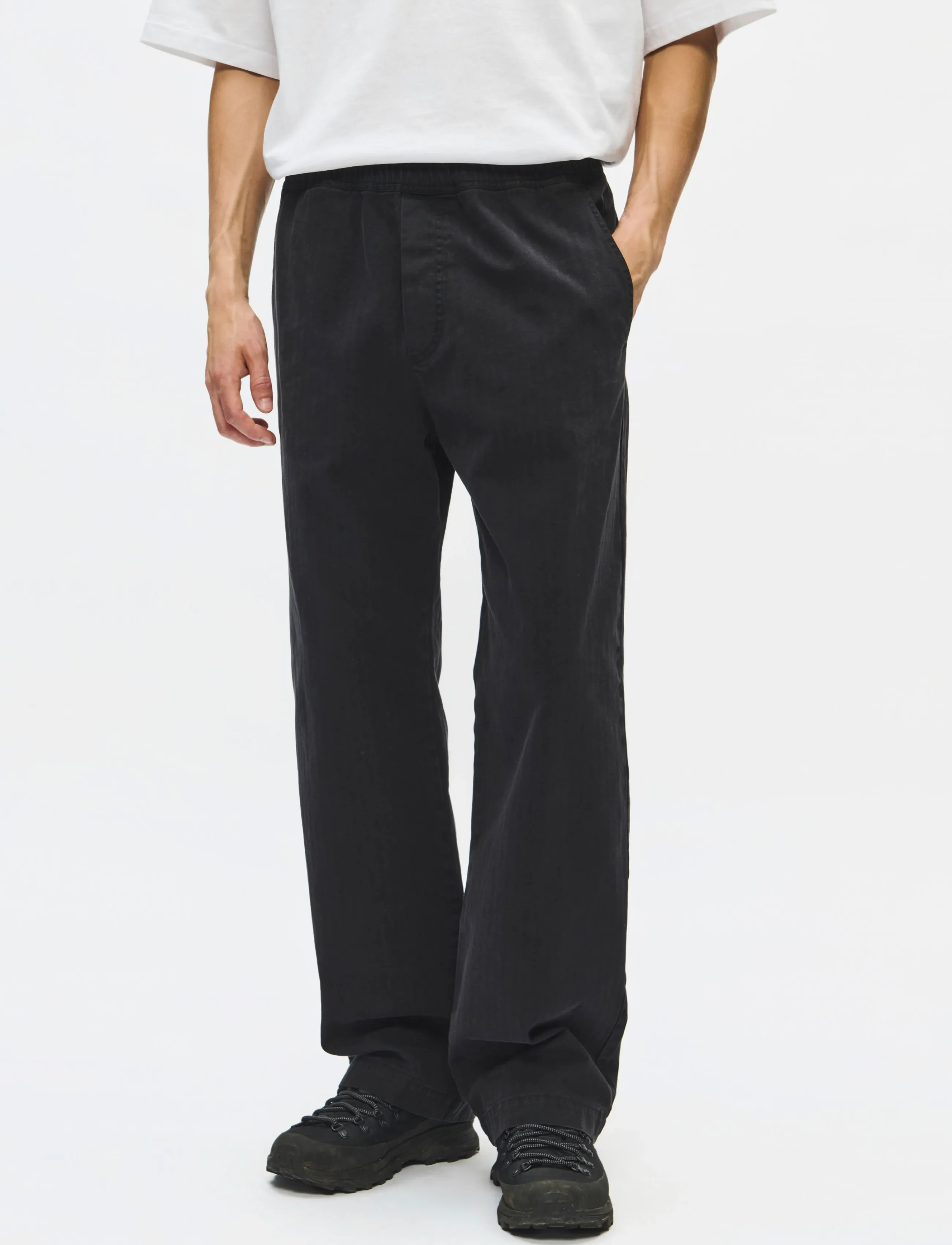 WOOD WOOD WWLax trousers 25189 - Püksid - BLACK / black