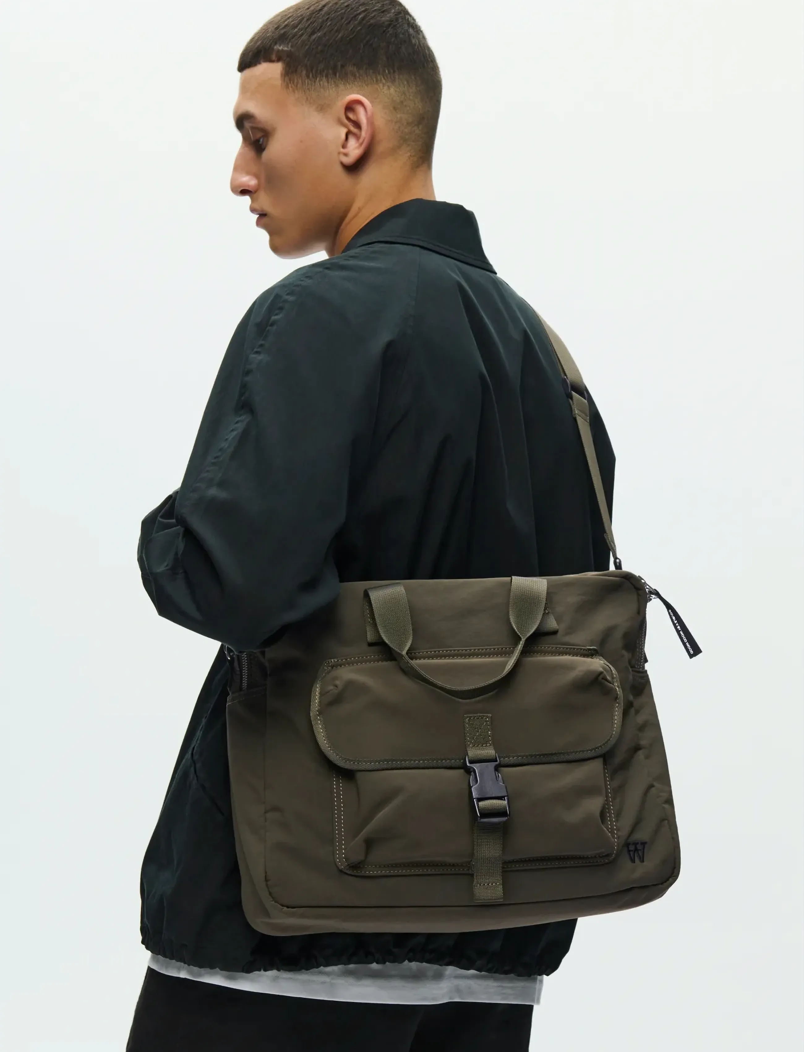 WOOD WOOD WWWolfgang briefcase 25346 - Tänavastiil - GRAPE LEAF / khaki/green