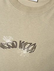 Wood Wood - Bobby Flowers T-shirt GOTS - kortermede t-skjorter - taupe beige - 2