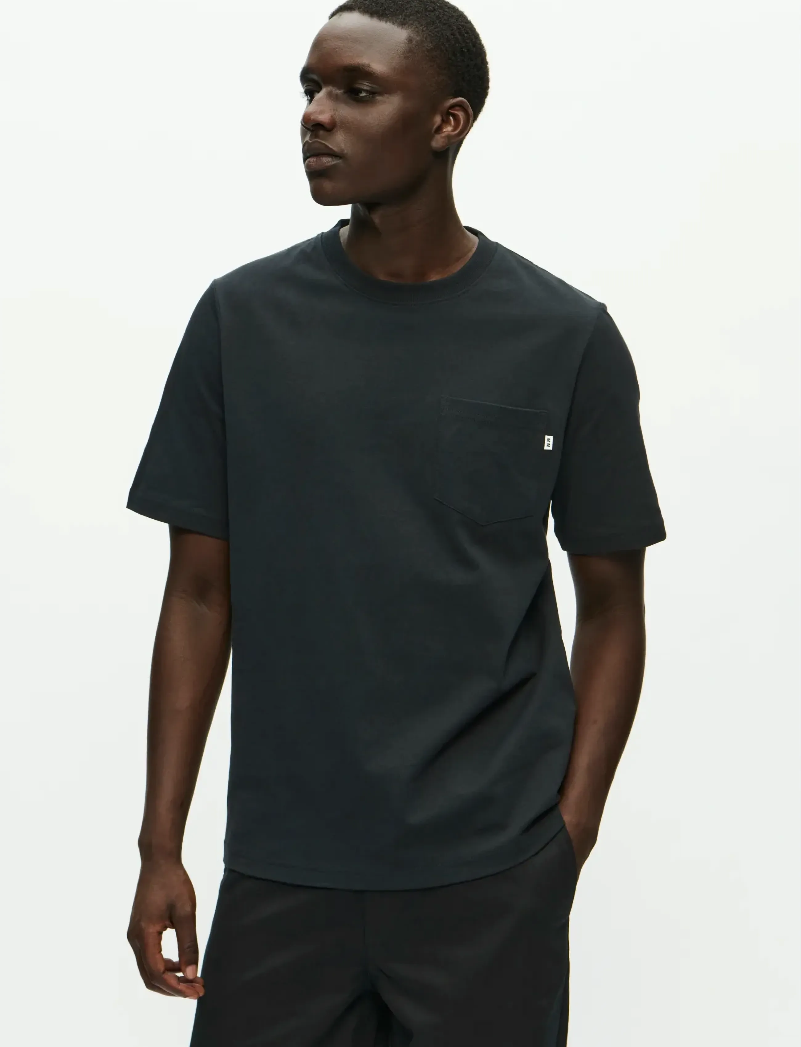 WOOD WOOD Wwbobby Pocket Tee 25220, S, Black, T-Shirts > Kortærmede, Herre