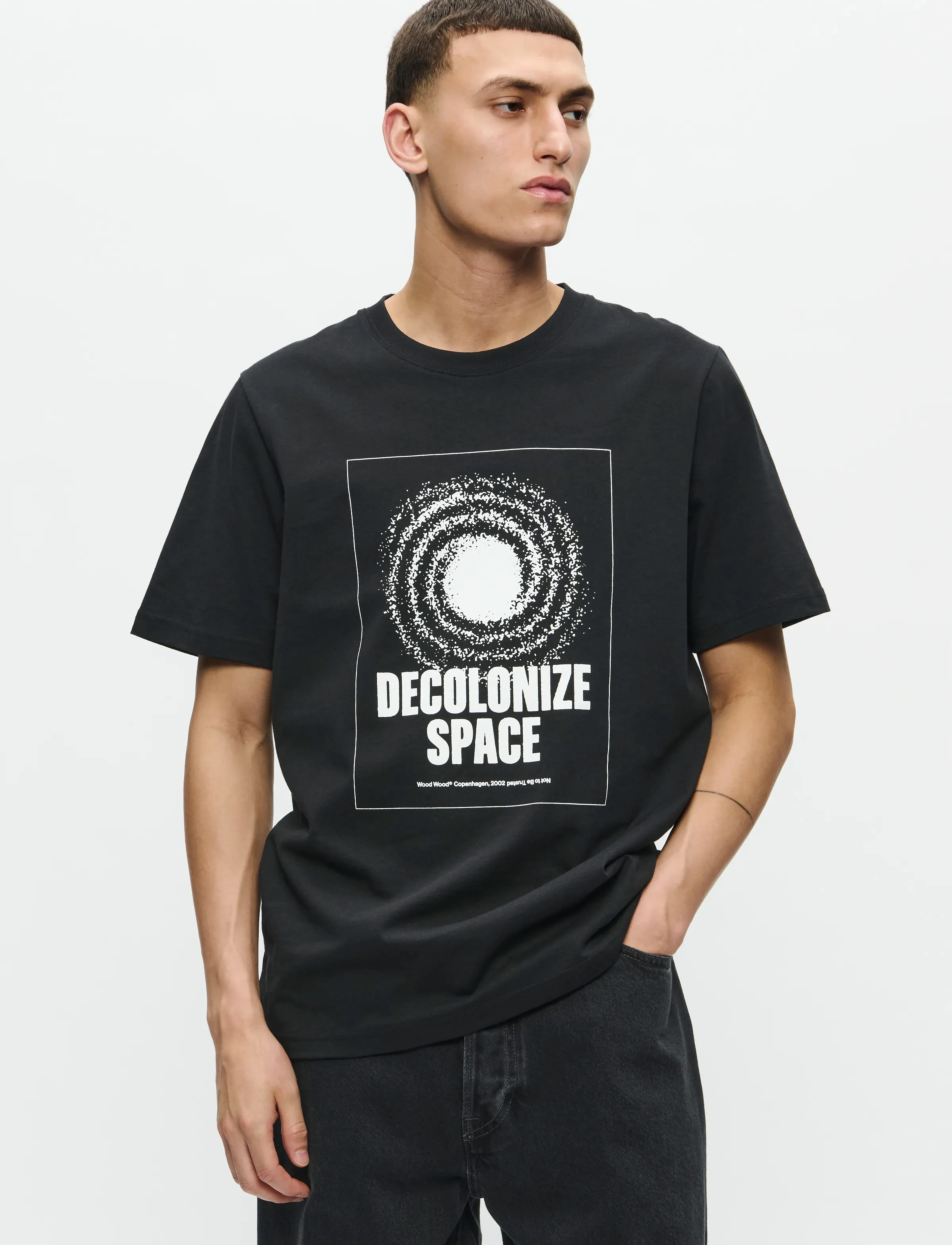 WOOD WOOD Wwbobby Tee Space 25220, M, Black, T-Shirts > Kortærmede, Herre
