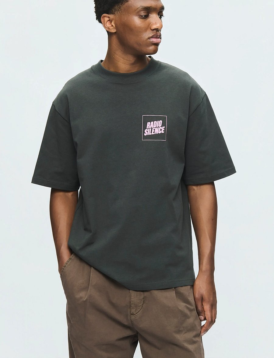 WOOD WOOD - WWGary radio tee 25220 - kurzärmelige t-shirts - pirate black - 0