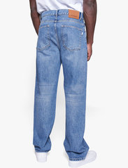 Woodbird - Leroy Blue Vintage Jeans - loose jeans - light blue - 3