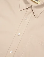 Woodbird - Yuzo Classic Shirt - peruskauluspaidat - light sand - 3