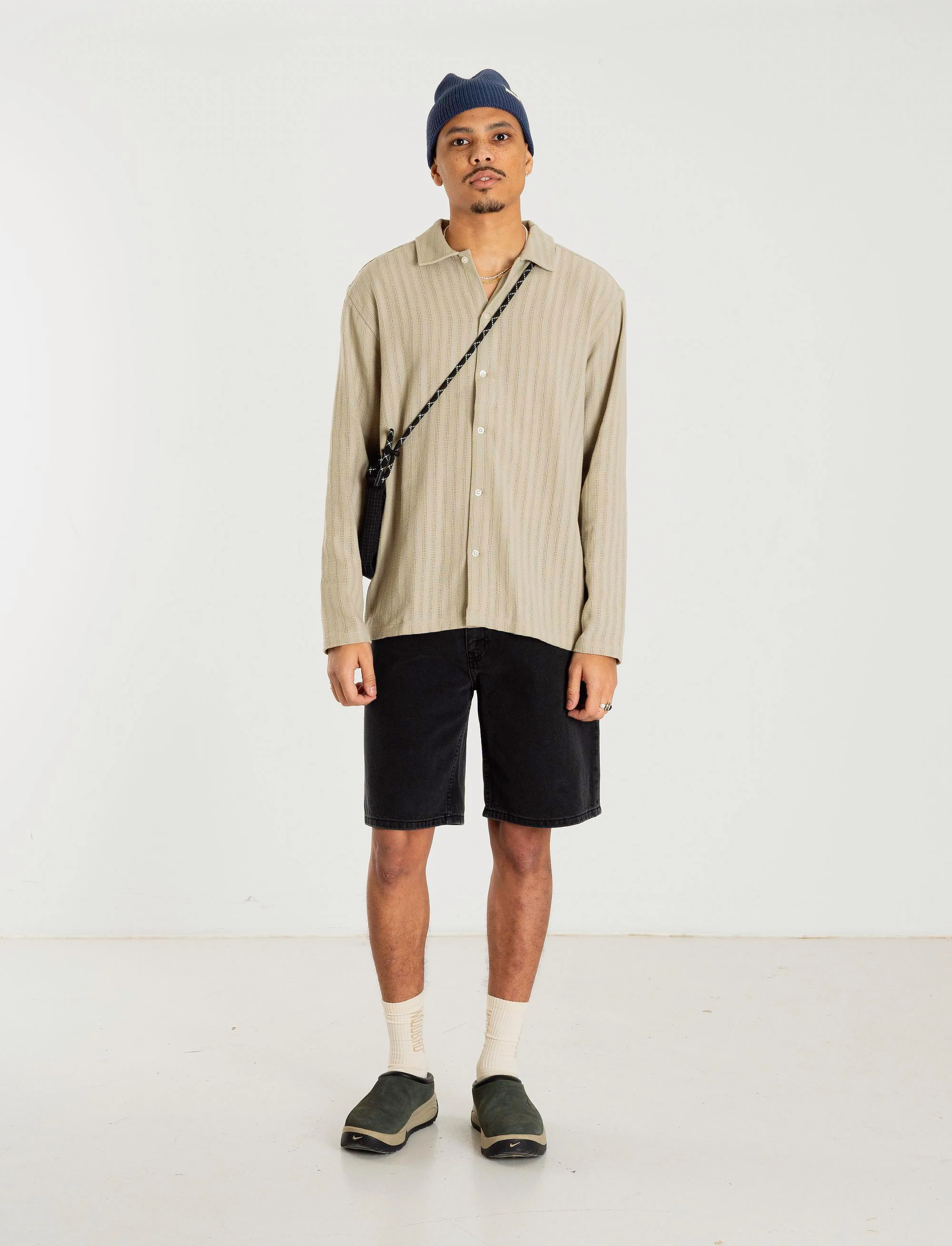 Woodbird WBRami Crow Shorts - Lühikesed püksid - BLACK VINTAGE / black