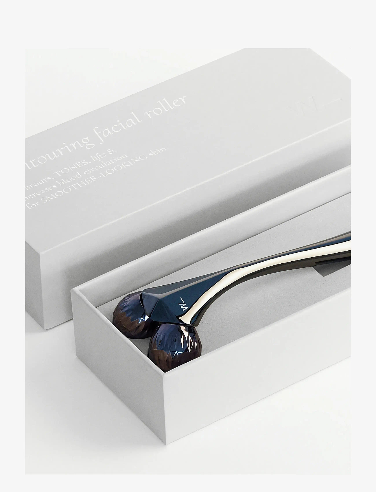 woods_ copenhagen - Contouring Facial Roller - gua sha & jade rollers - 1017 - clear - 3